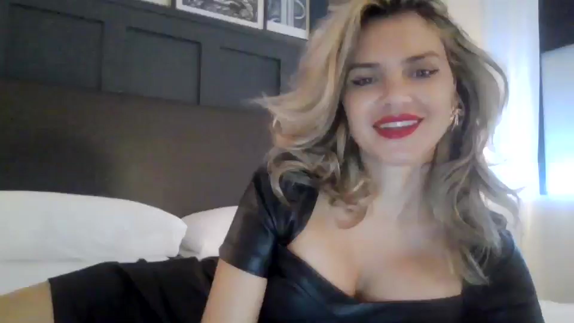 Gallery image thumbnail from Klarita_'s myfreecams stream on, 03/21/2025, 20:55 image 1 of 20