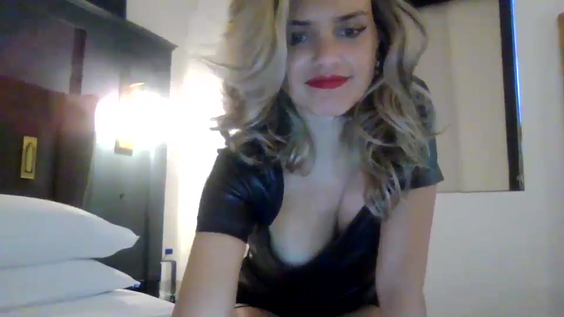 Gallery image thumbnail from Klarita_'s myfreecams stream on, 03/21/2025, 20:55 image 4 of 20