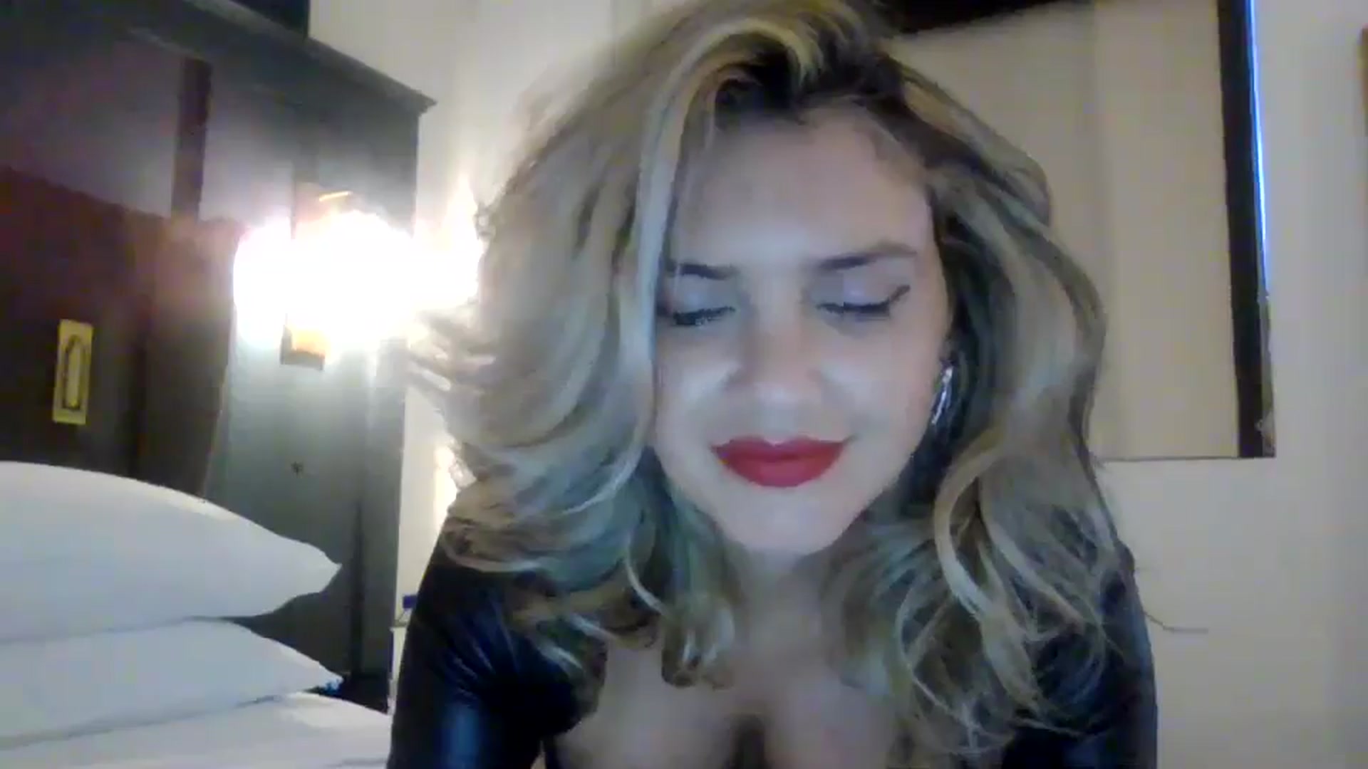 Gallery image thumbnail from Klarita_'s myfreecams stream on, 03/21/2025, 20:55 image 5 of 20