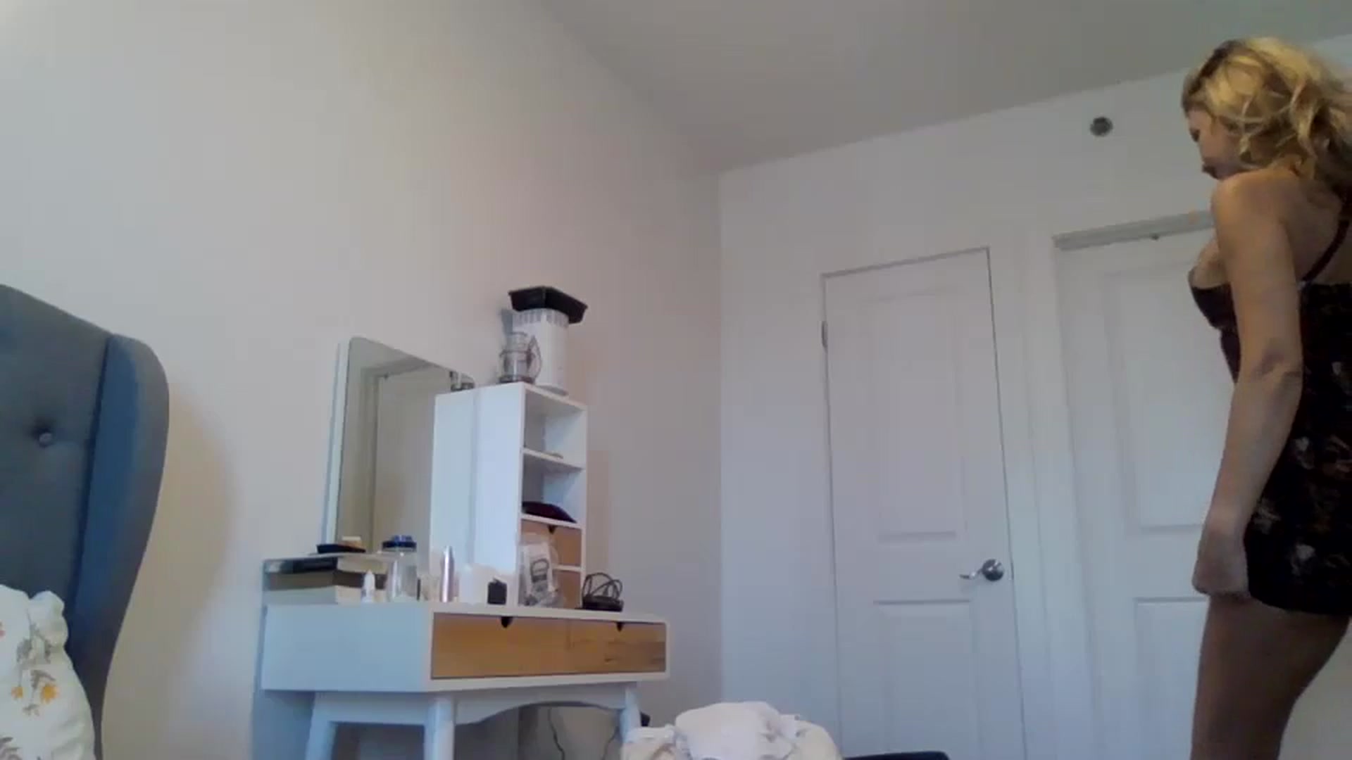 Gallery image thumbnail from Klarita_'s myfreecams stream on, 03/23/2025, 21:04 image 12 of 20