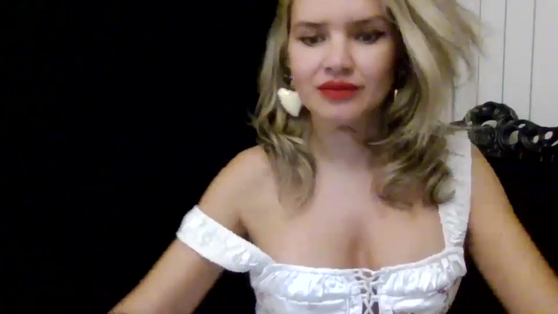 Gallery image thumbnail from Klarita_'s myfreecams stream on, 03/25/2025, 21:22 image 6 of 20