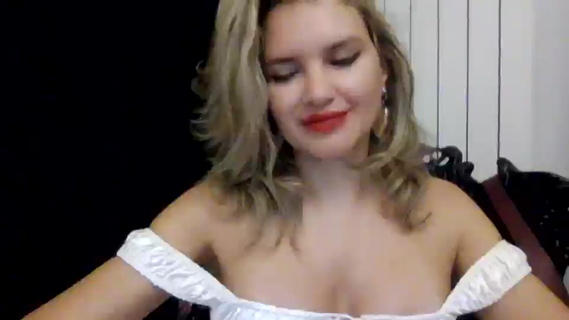 Gallery image thumbnail from Klarita_'s myfreecams stream on, 03/25/2025, 21:22 image 3 of 20