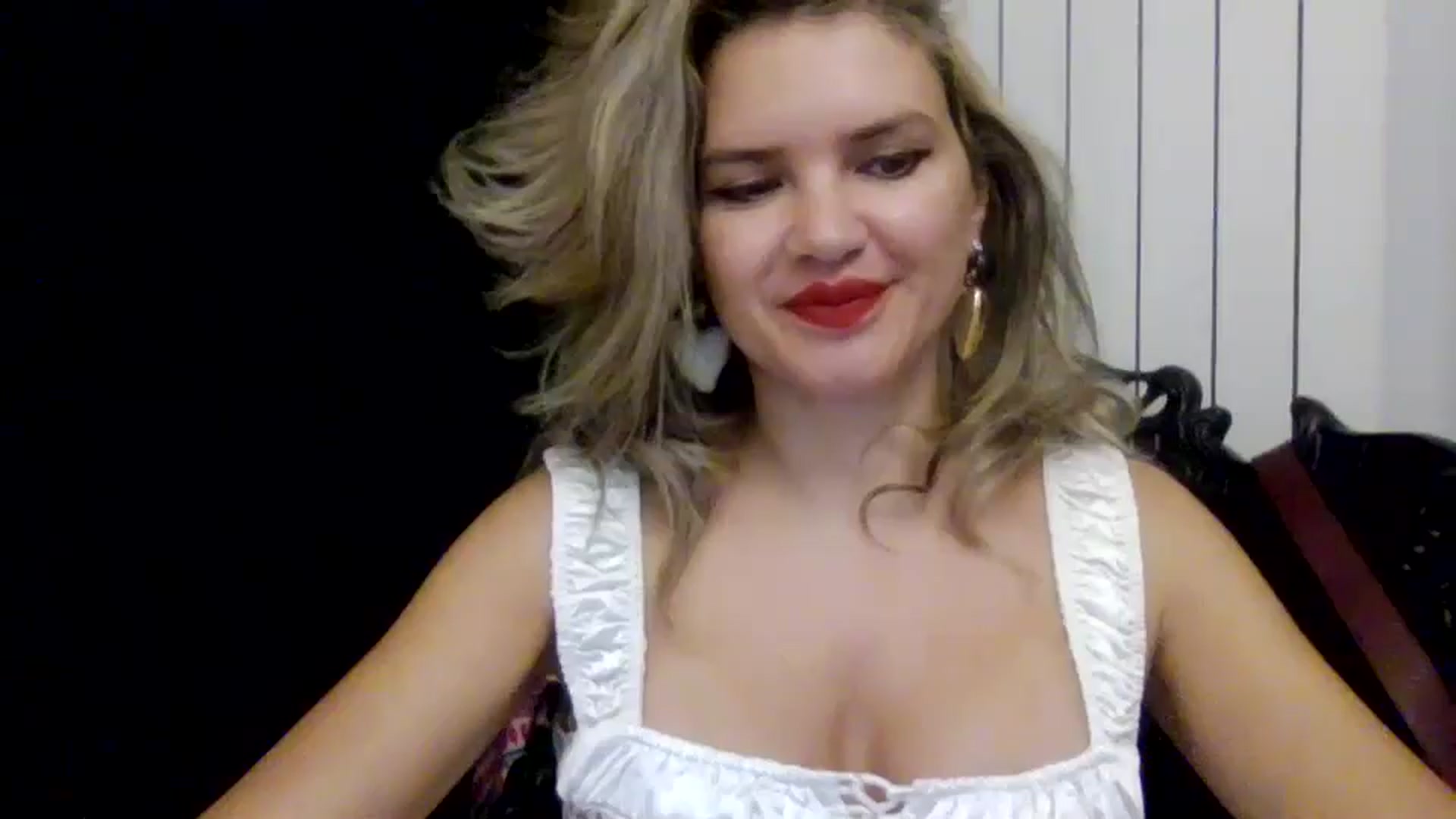 Gallery image thumbnail from Klarita_'s myfreecams stream on, 03/25/2025, 21:22 image 1 of 20