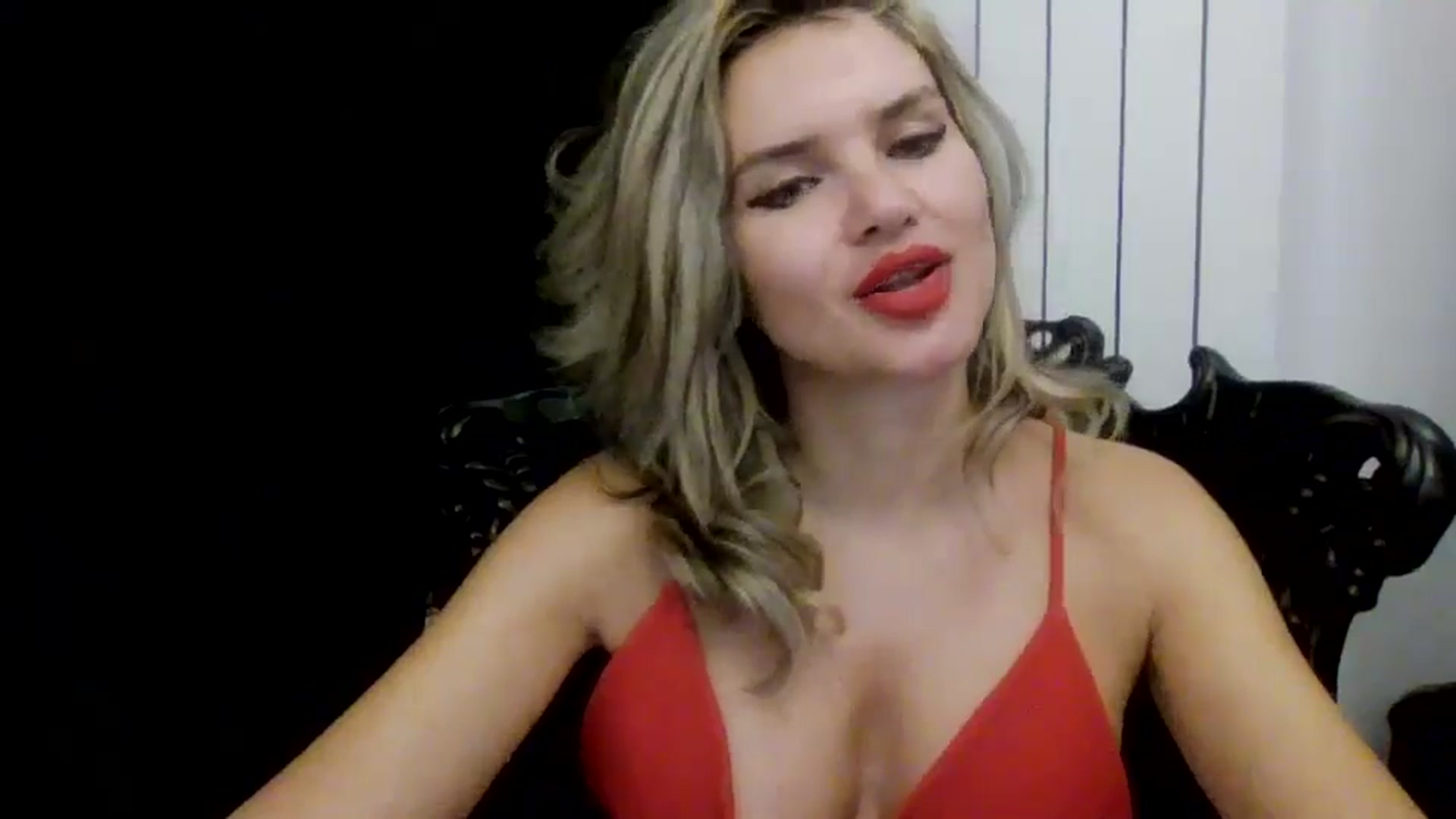 Gallery image thumbnail from Klarita_'s myfreecams stream on, 03/26/2025, 20:51 image 18 of 20