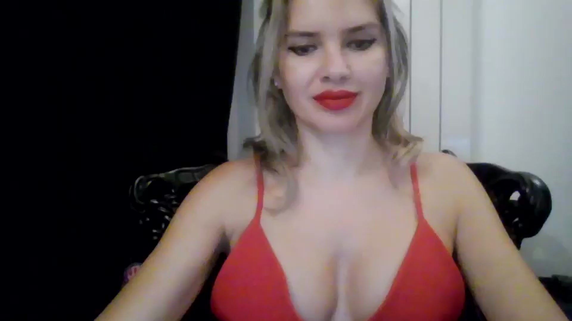 Gallery image thumbnail from Klarita_'s myfreecams stream on, 03/26/2025, 20:51 image 1 of 20