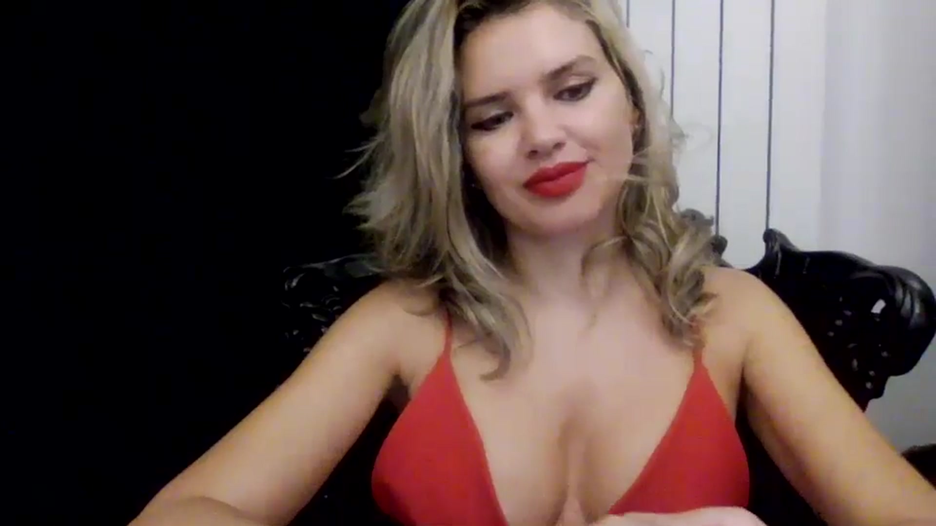 Gallery image thumbnail from Klarita_'s myfreecams stream on, 03/26/2025, 20:51 image 19 of 20