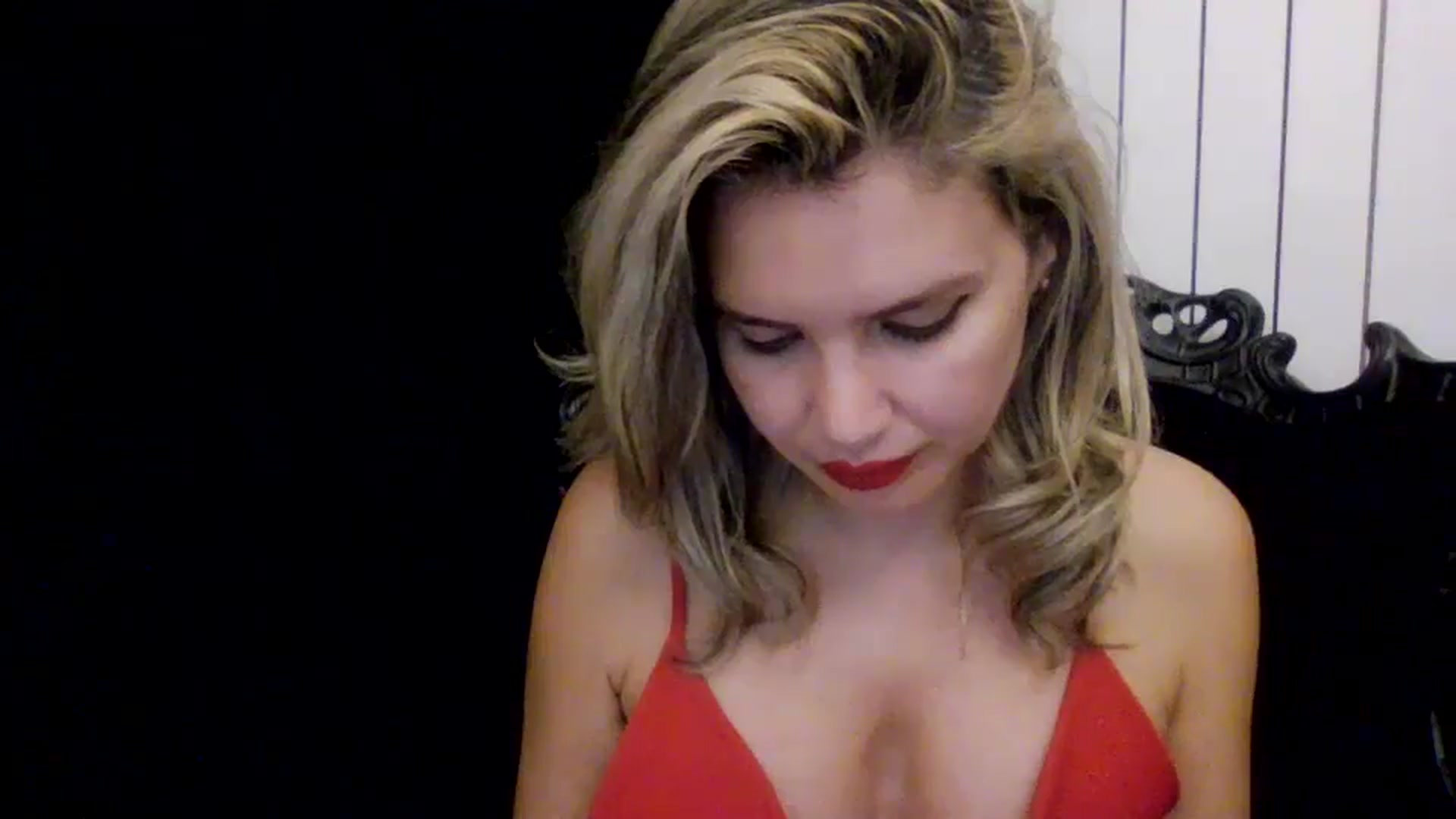 Gallery image thumbnail from Klarita_'s myfreecams stream on, 03/26/2025, 21:48 image 19 of 20
