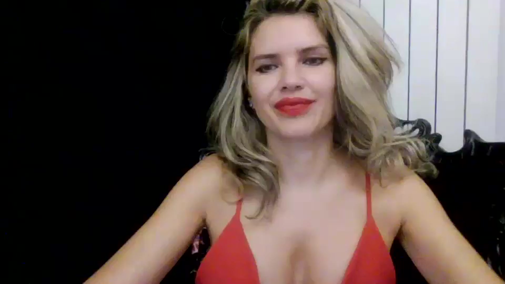 Gallery image thumbnail from Klarita_'s myfreecams stream on, 03/26/2025, 21:48 image 12 of 20