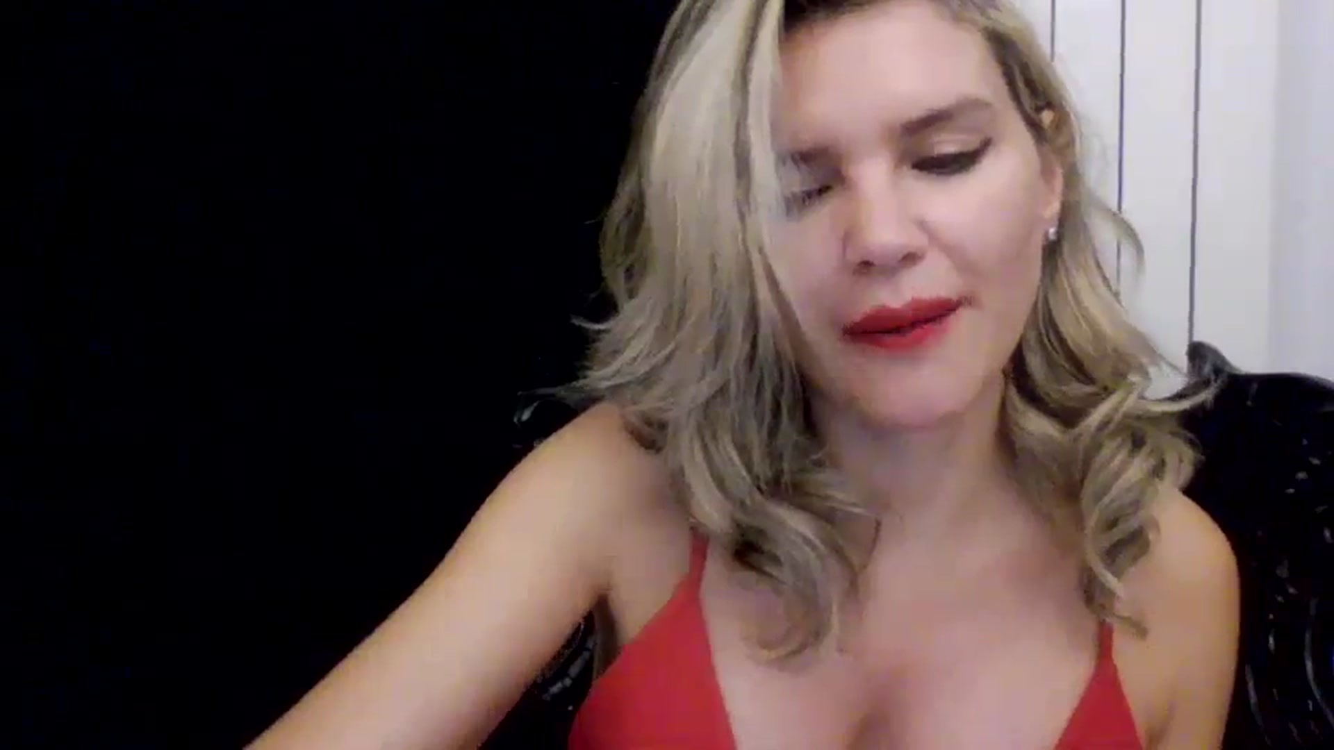 Gallery image thumbnail from Klarita_'s myfreecams stream on, 03/26/2025, 21:48 image 15 of 20