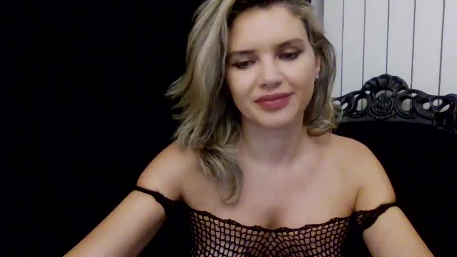 Gallery image thumbnail from Klarita_'s myfreecams stream on, 03/27/2025, 22:00 image 18 of 20