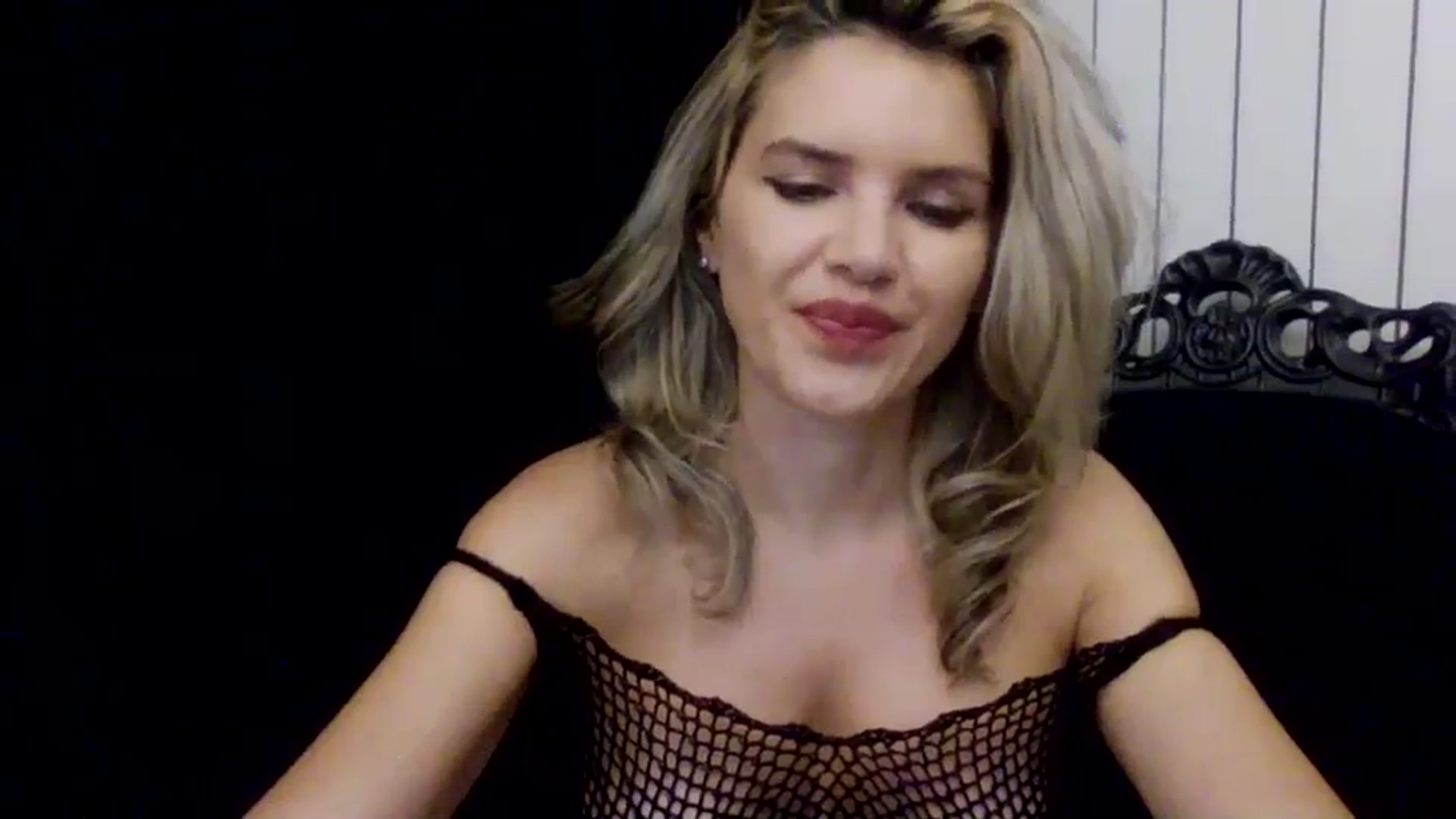 Gallery image thumbnail from Klarita_'s myfreecams stream on, 03/27/2025, 22:00 image 16 of 20