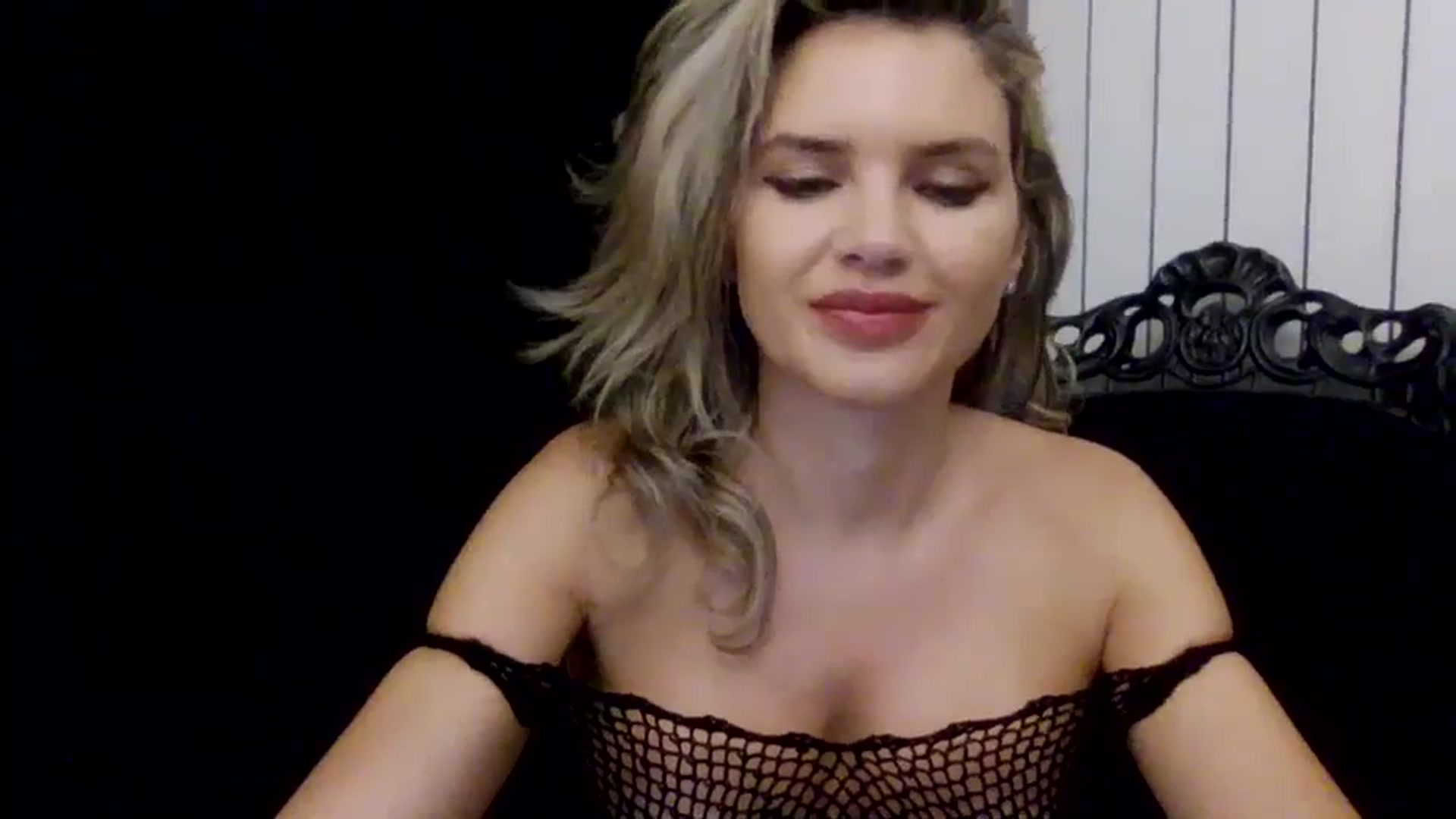 Gallery image thumbnail from Klarita_'s myfreecams stream on, 03/27/2025, 22:00 image 17 of 20