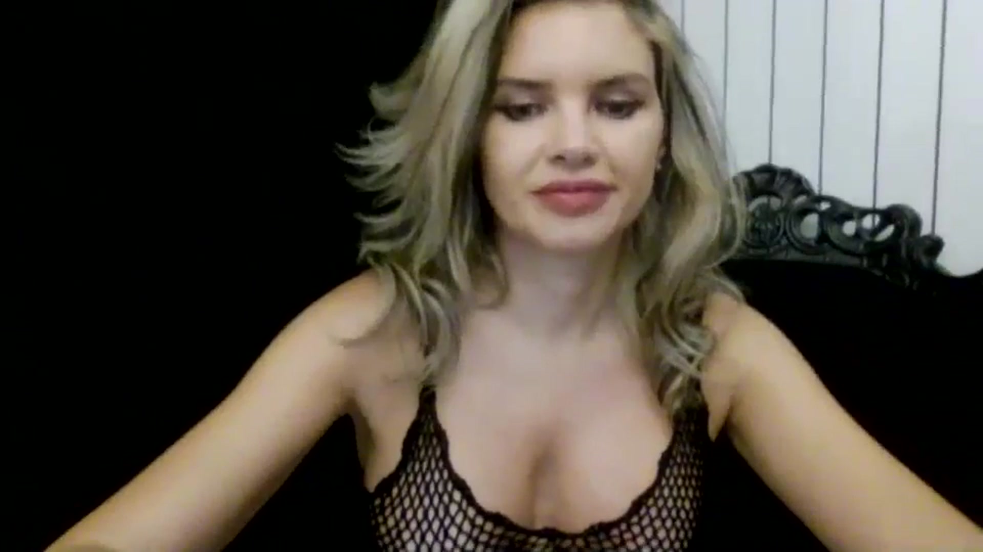Gallery image thumbnail from Klarita_'s myfreecams stream on, 03/27/2025, 22:00 image 9 of 20