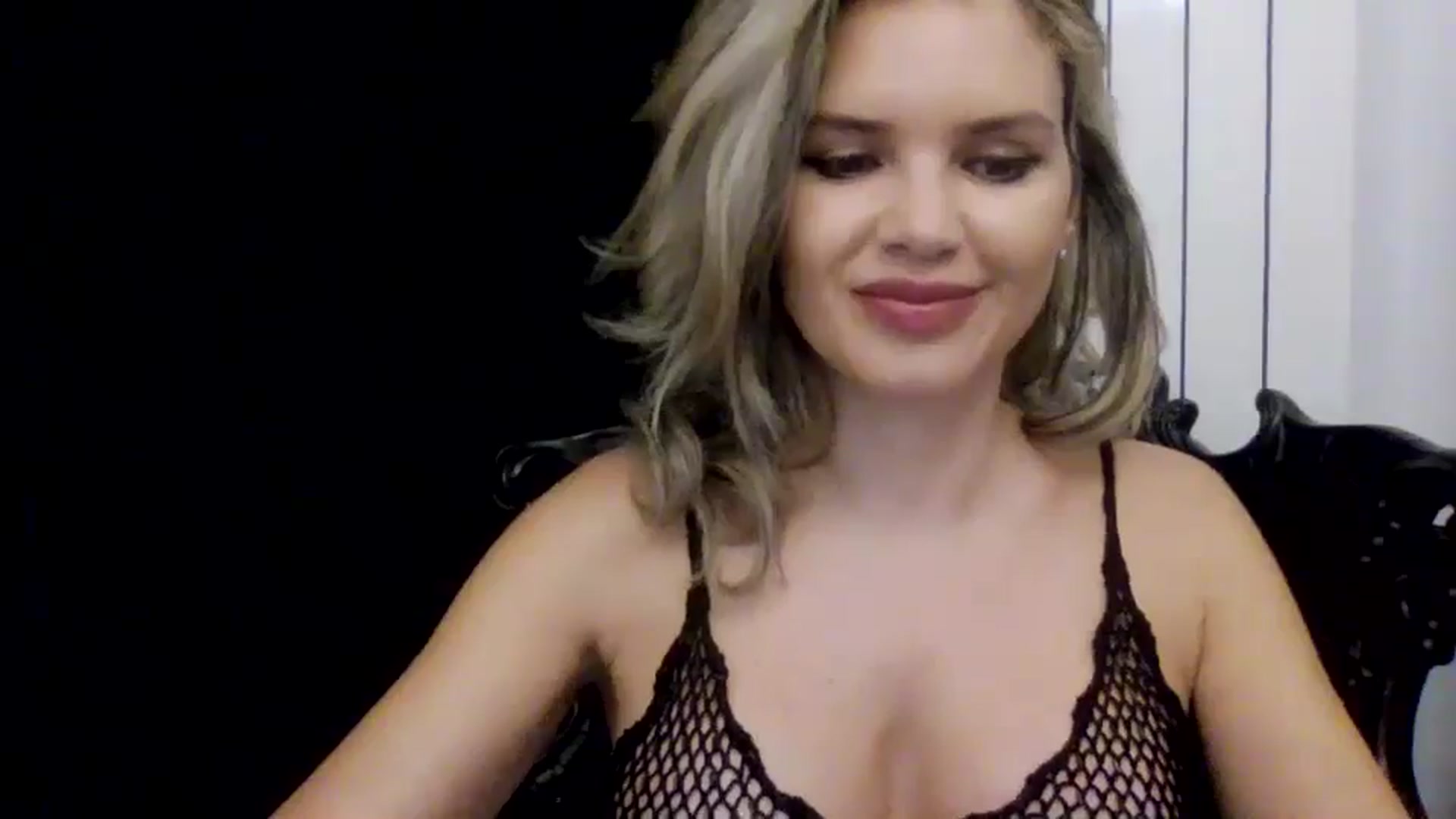 Gallery image thumbnail from Klarita_'s myfreecams stream on, 03/27/2025, 22:00 image 6 of 20