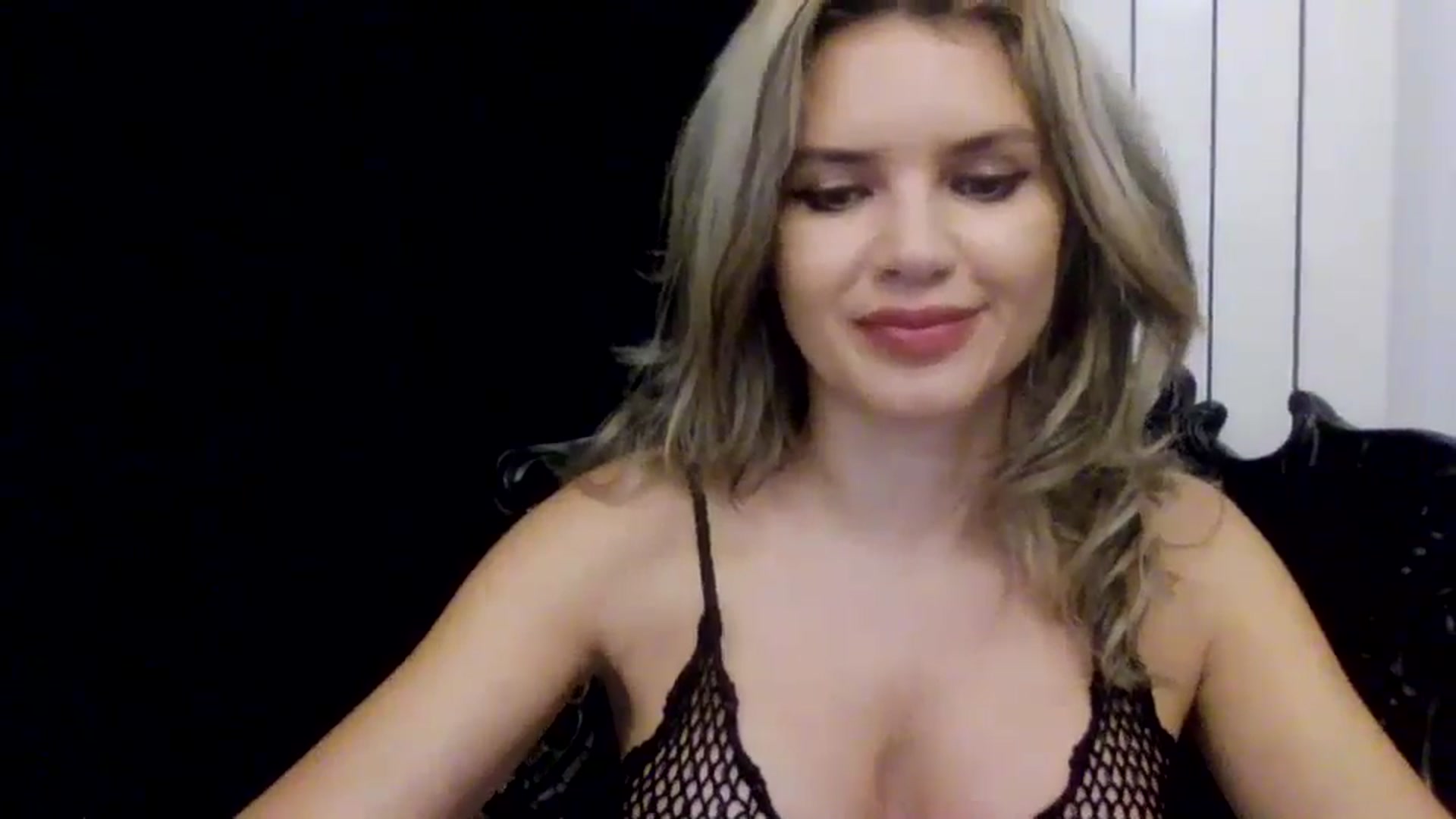 Gallery image thumbnail from Klarita_'s myfreecams stream on, 03/27/2025, 22:00 image 4 of 20