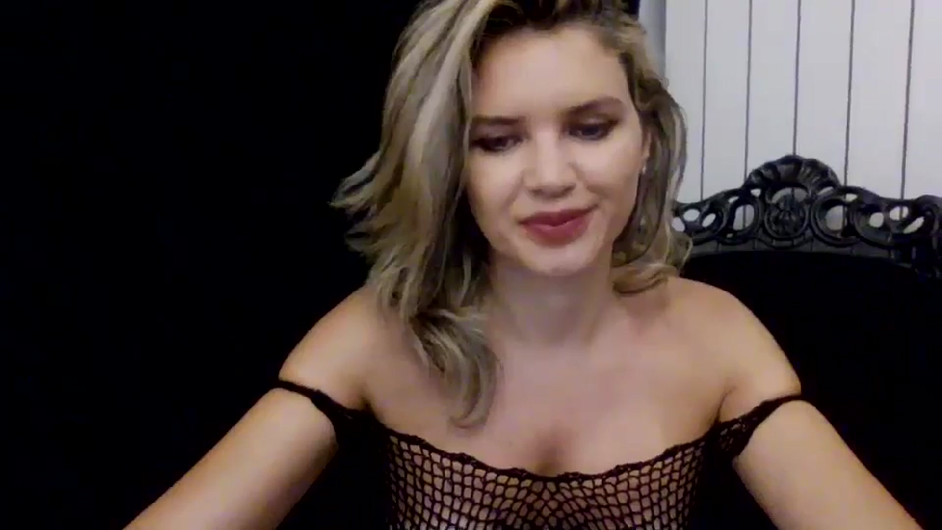 Gallery image thumbnail from Klarita_'s myfreecams stream on, 03/27/2025, 22:00 image 20 of 20