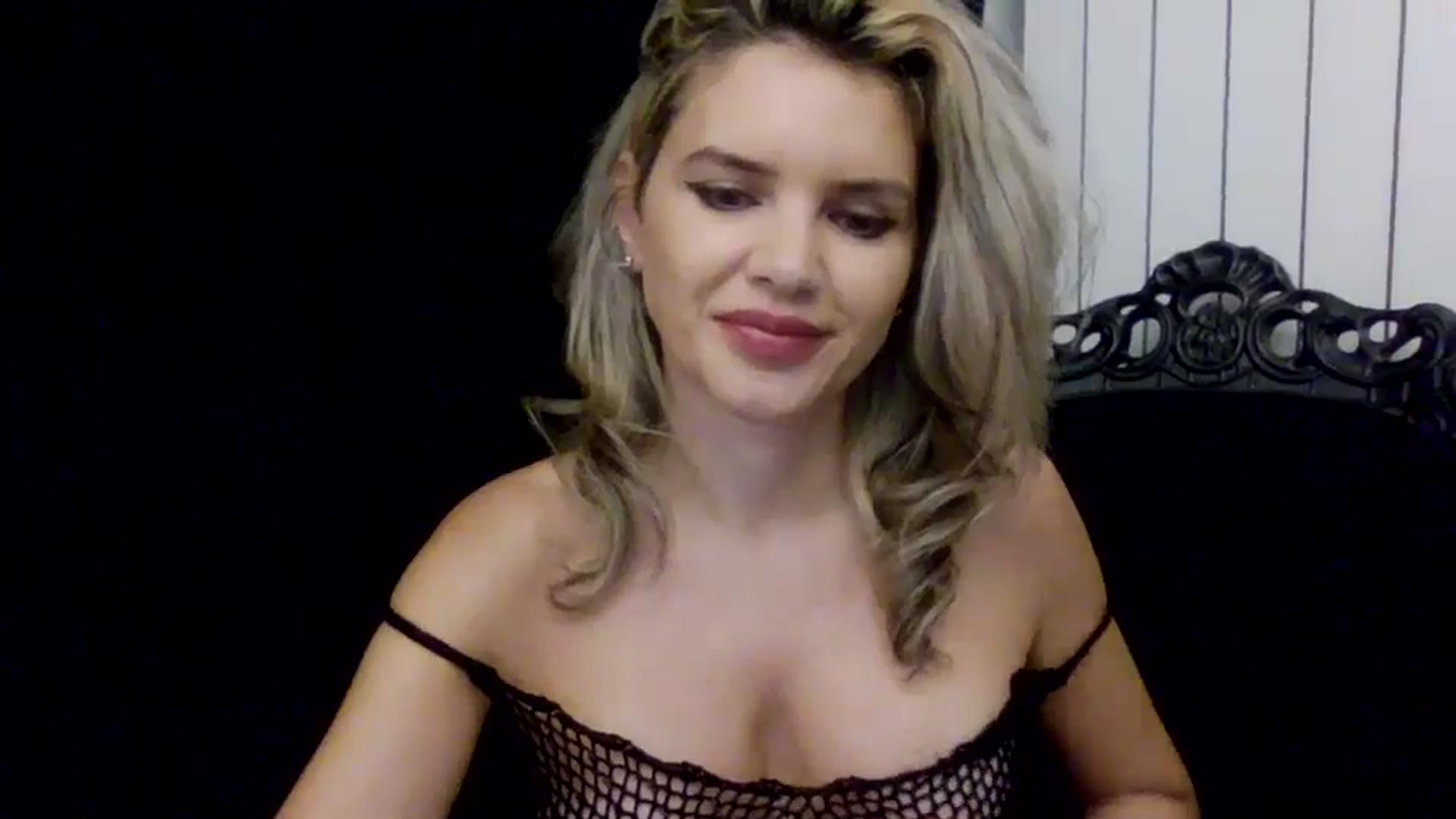 Gallery image thumbnail from Klarita_'s myfreecams stream on, 03/27/2025, 22:00 image 15 of 20