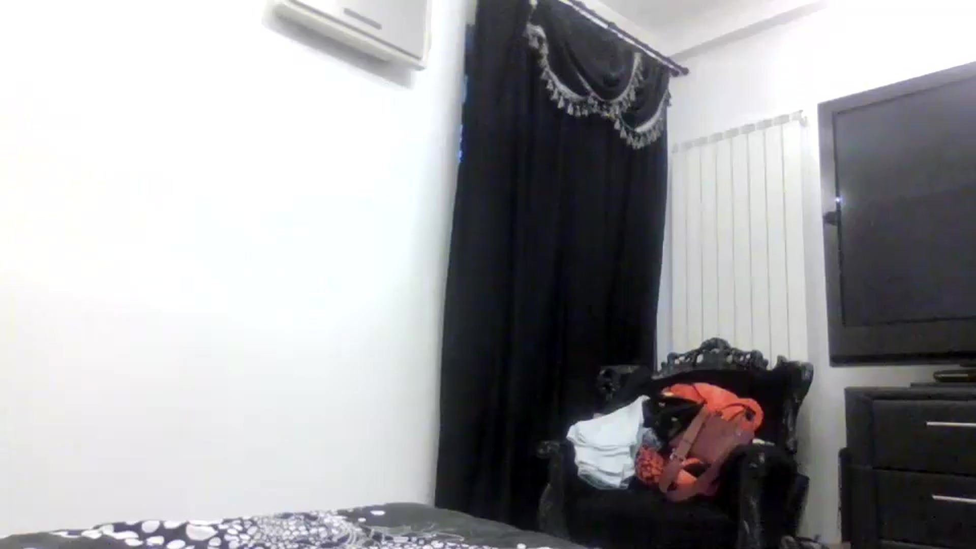 Gallery image thumbnail from Klarita_'s myfreecams stream on, 03/29/2025, 16:36 image 4 of 20