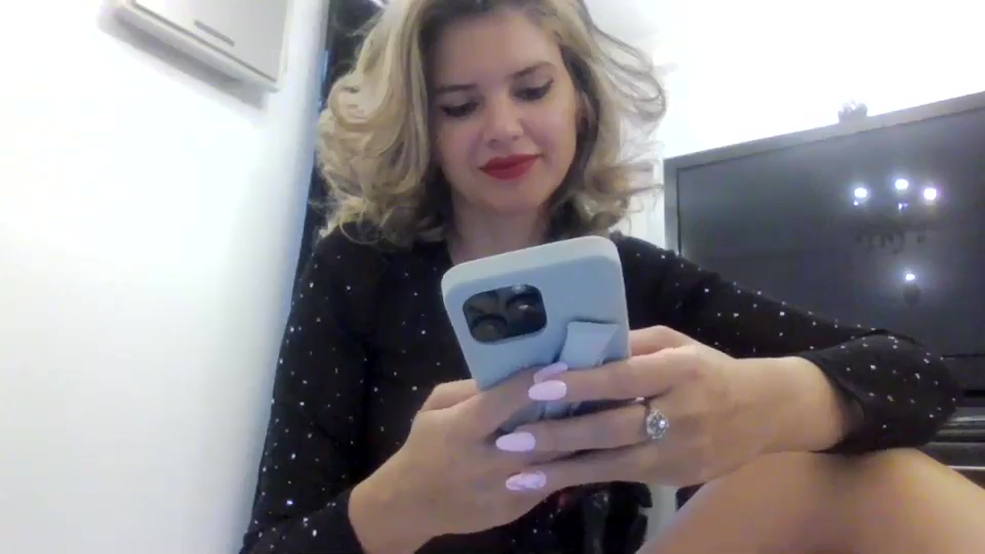 Gallery image thumbnail from Klarita_'s myfreecams stream on, 03/30/2025, 13:50 image 7 of 20