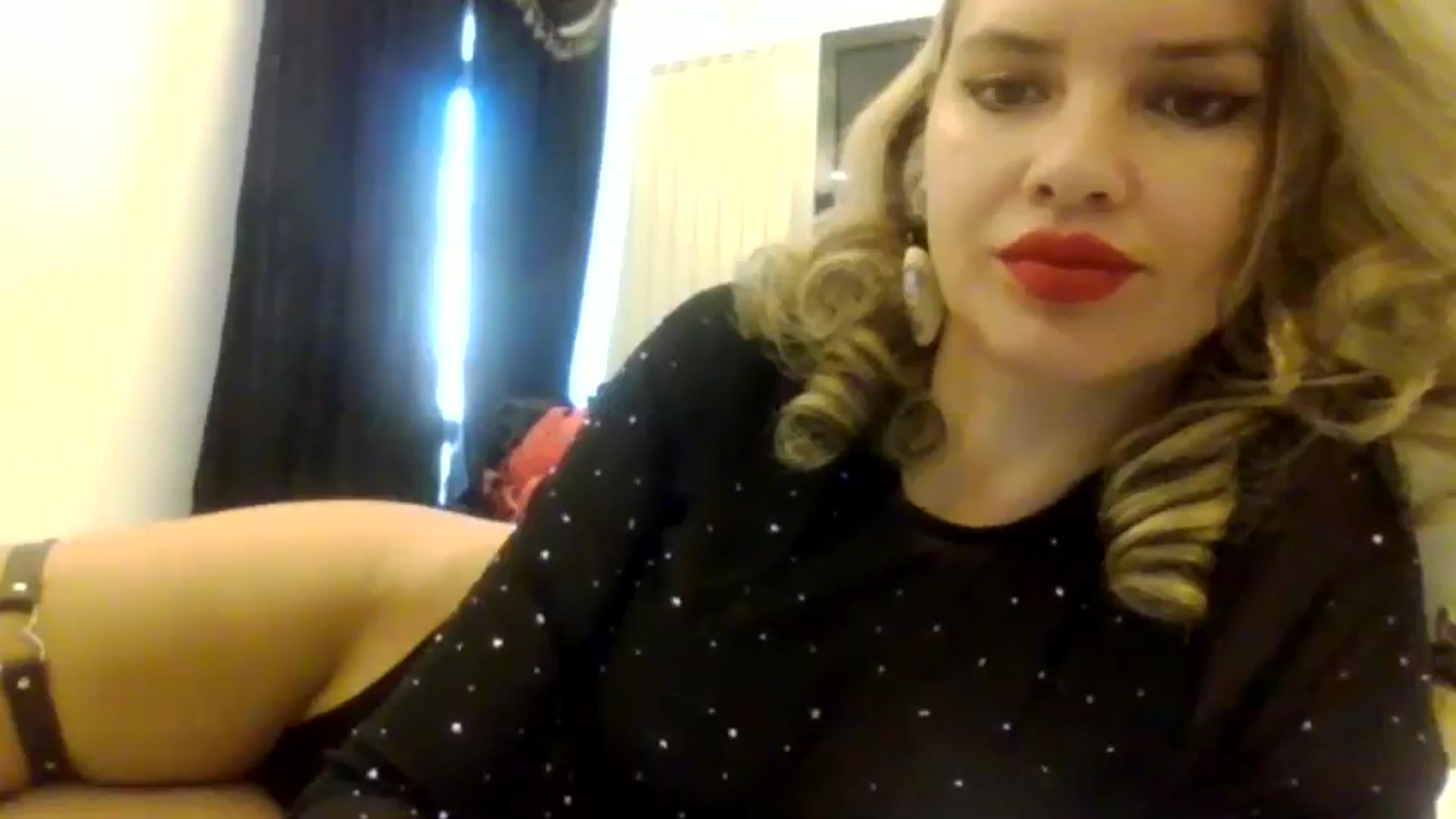 Gallery image thumbnail from Klarita_'s myfreecams stream on, 03/30/2025, 13:50 image 2 of 20