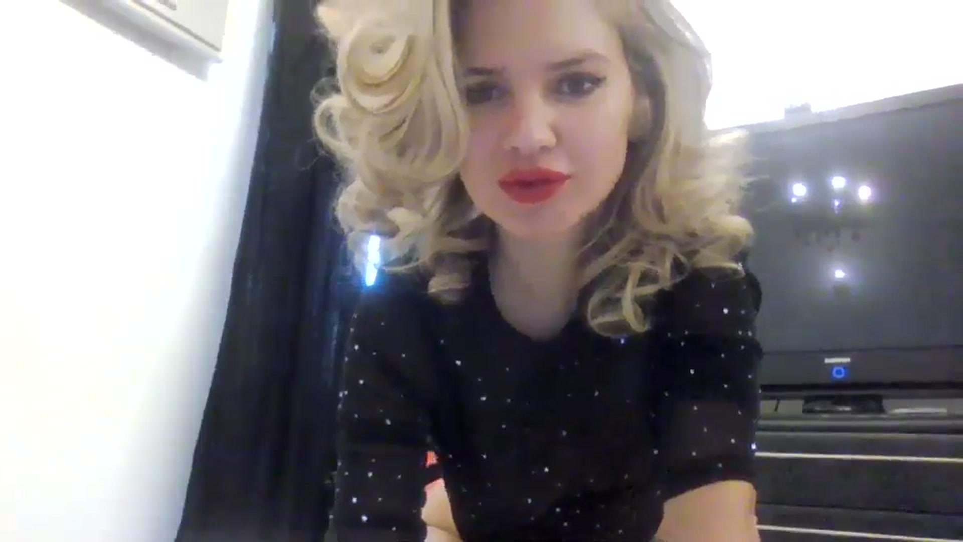 Gallery image thumbnail from Klarita_'s myfreecams stream on, 03/30/2025, 13:50 image 18 of 20