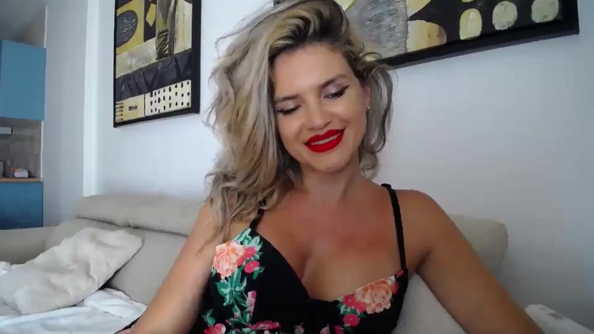 Gallery image thumbnail from Klarita_'s myfreecams stream on, 04/03/2025, 17:22 image 4 of 20