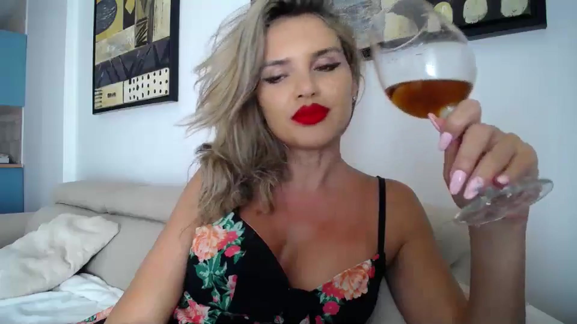Gallery image thumbnail from Klarita_'s myfreecams stream on, 04/03/2025, 17:22 image 11 of 20