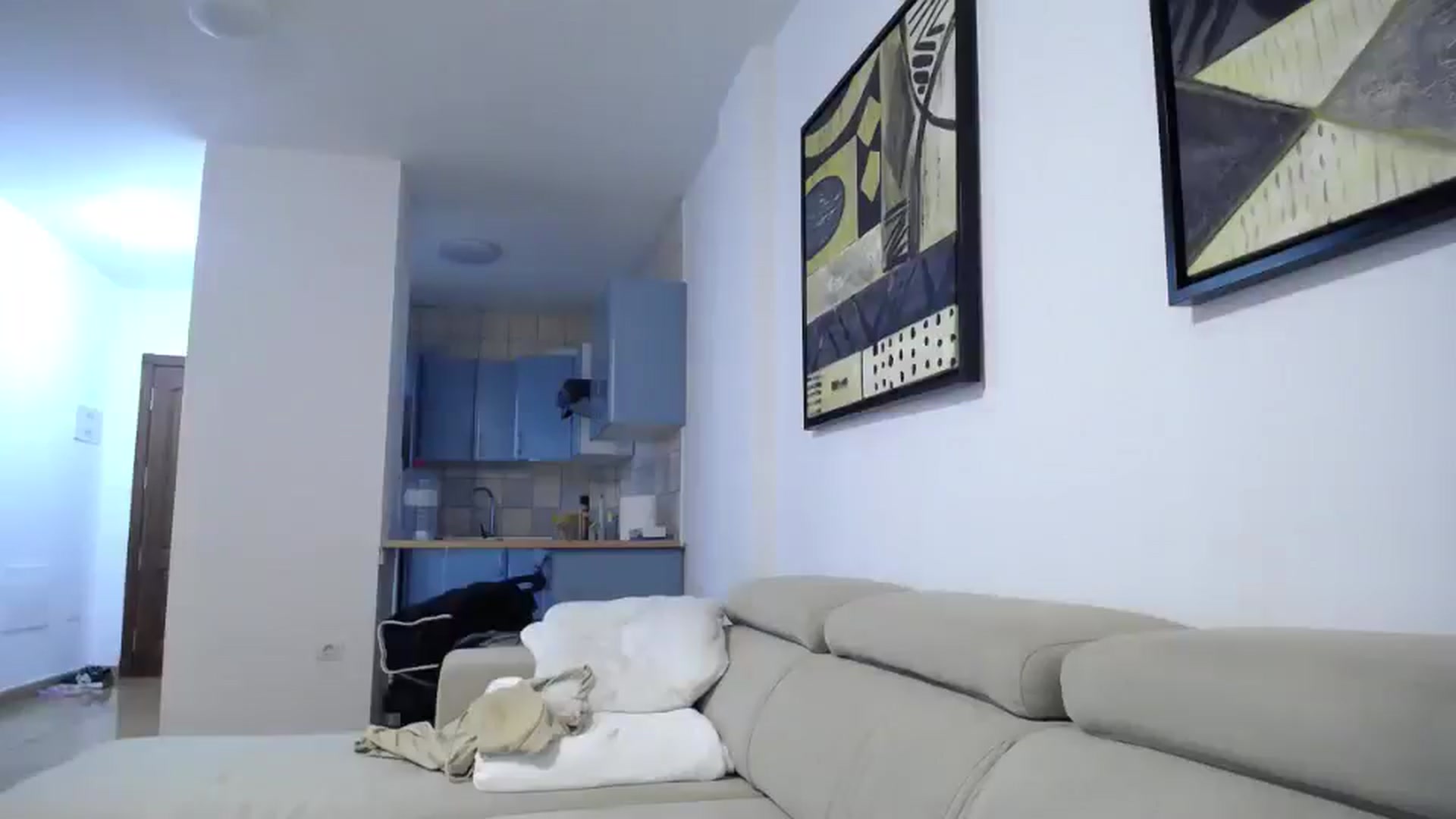 Gallery image thumbnail from Klarita_'s myfreecams stream on, 04/06/2025, 21:31 image 8 of 20