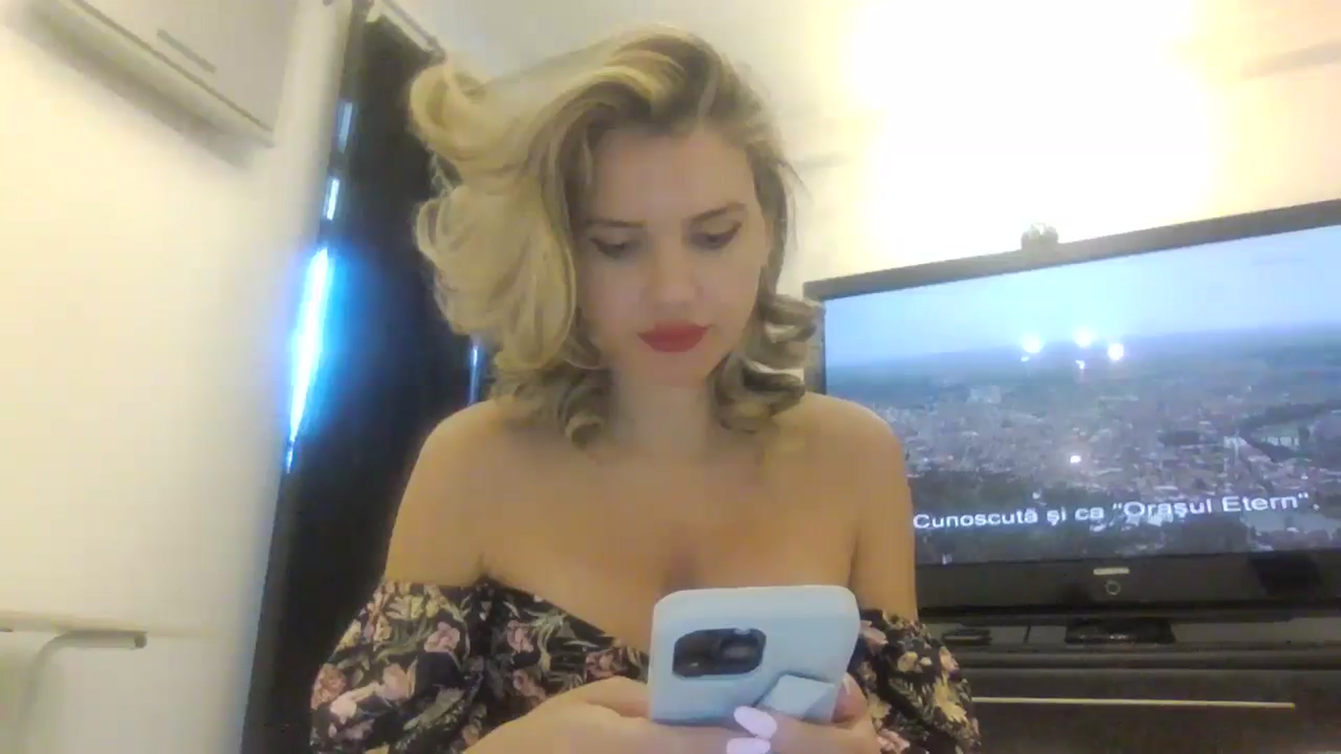 Gallery image thumbnail from Klarita_'s myfreecams stream on, 04/11/2025, 12:13 image 3 of 20