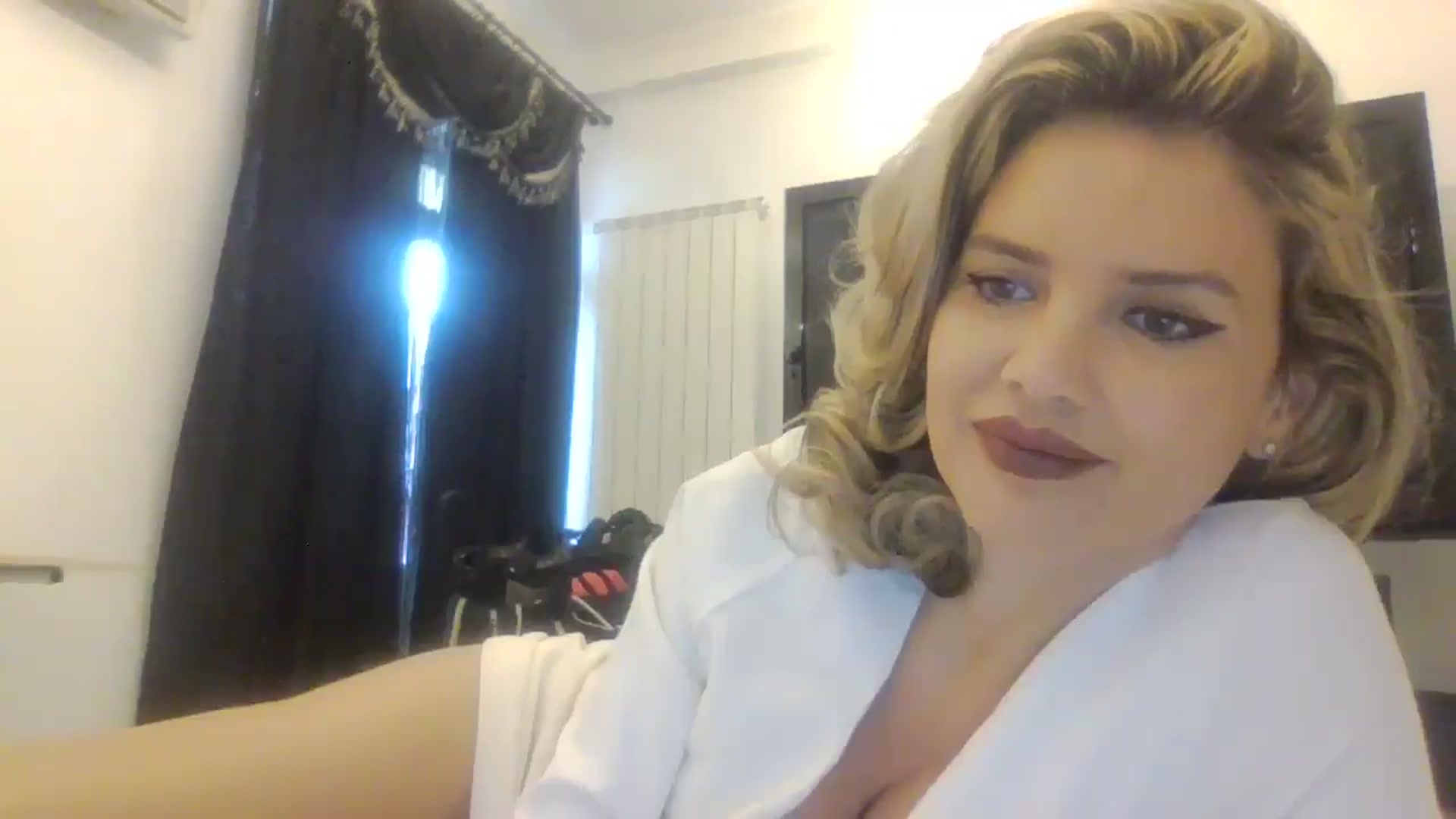 Gallery image thumbnail from Klarita_'s myfreecams stream on, 04/12/2025, 13:46 image 18 of 20