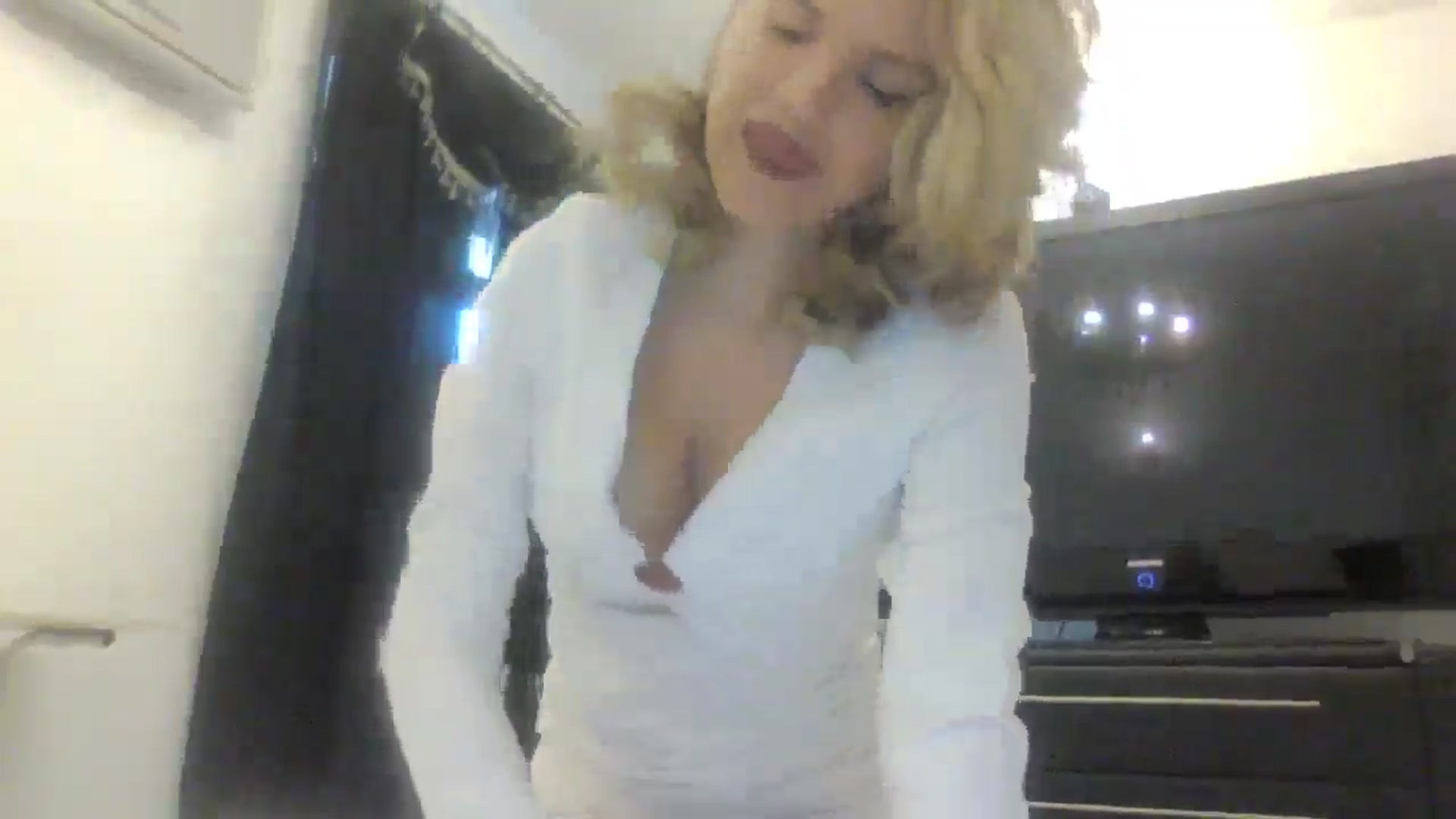 Gallery image thumbnail from Klarita_'s myfreecams stream on, 04/12/2025, 13:46 image 4 of 20