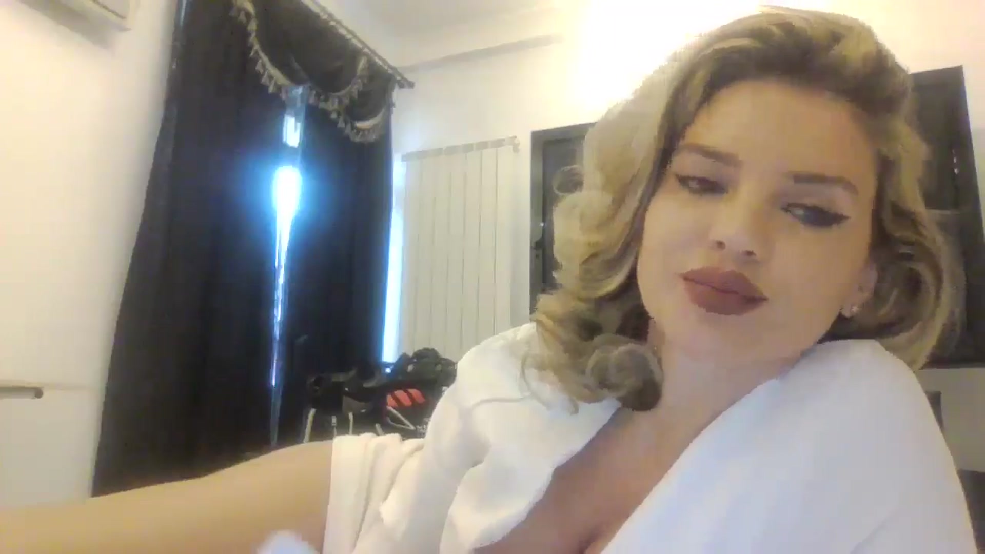 Gallery image thumbnail from Klarita_'s myfreecams stream on, 04/12/2025, 13:46 image 17 of 20