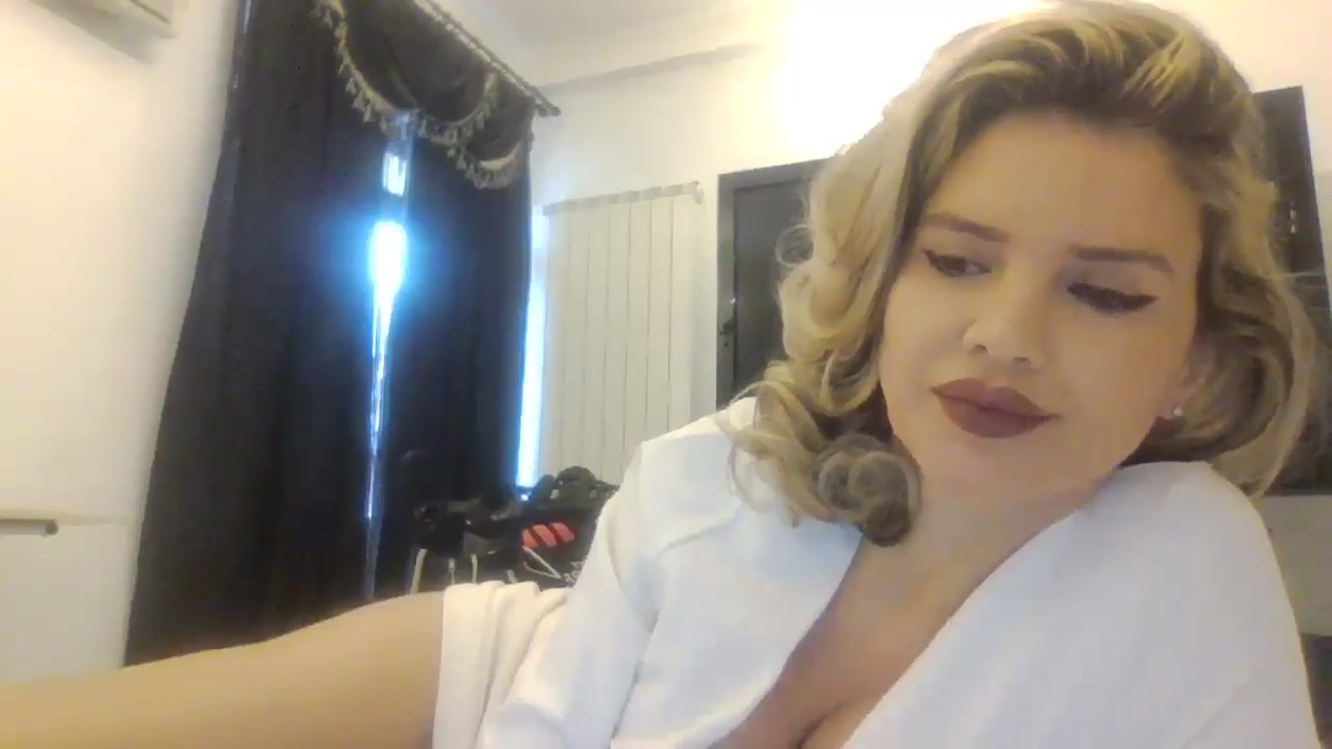 Gallery image thumbnail from Klarita_'s myfreecams stream on, 04/12/2025, 13:46 image 19 of 20