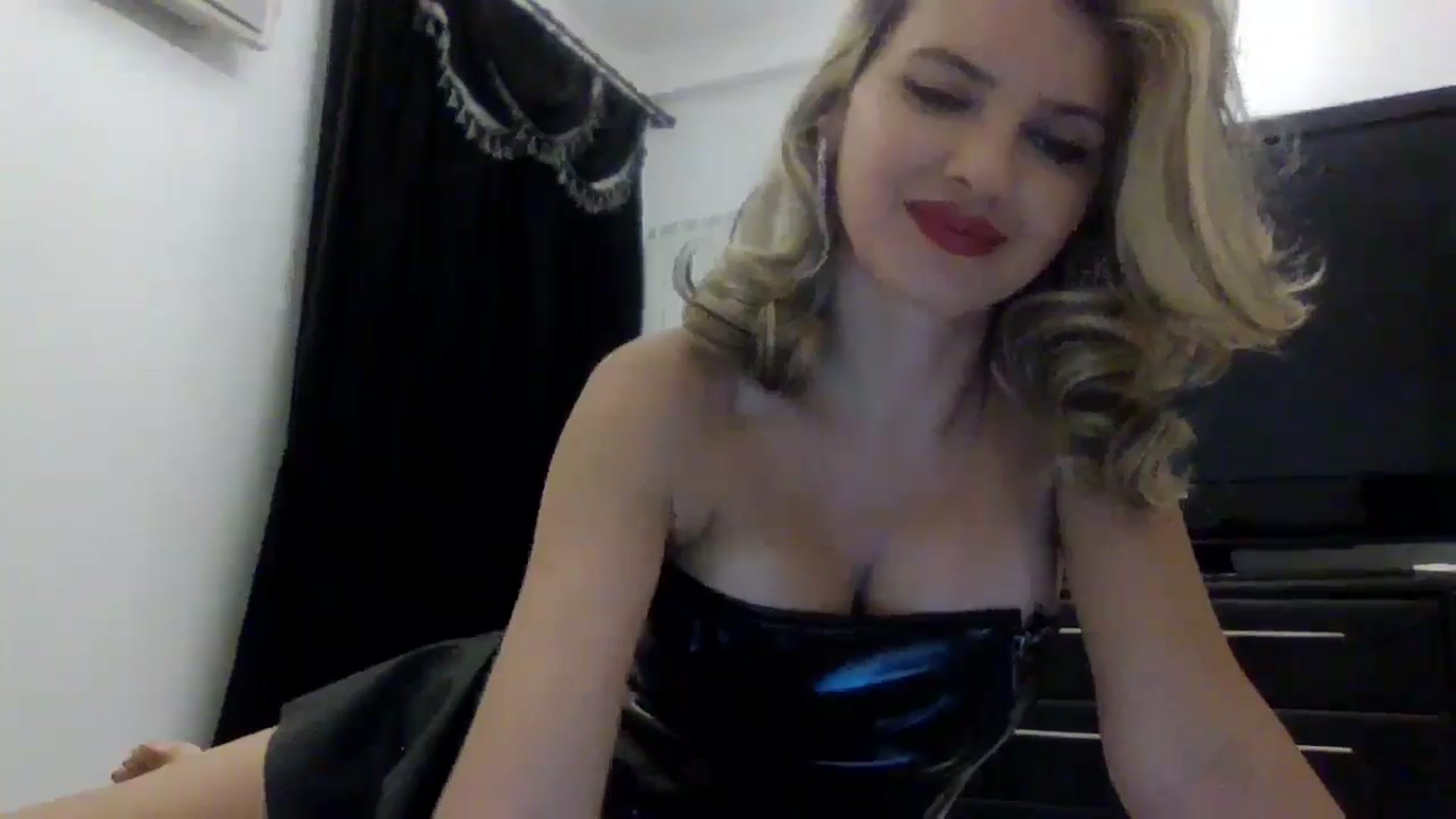 Gallery image thumbnail from Klarita_'s myfreecams stream on, 05/02/2025, 21:07 image 4 of 20