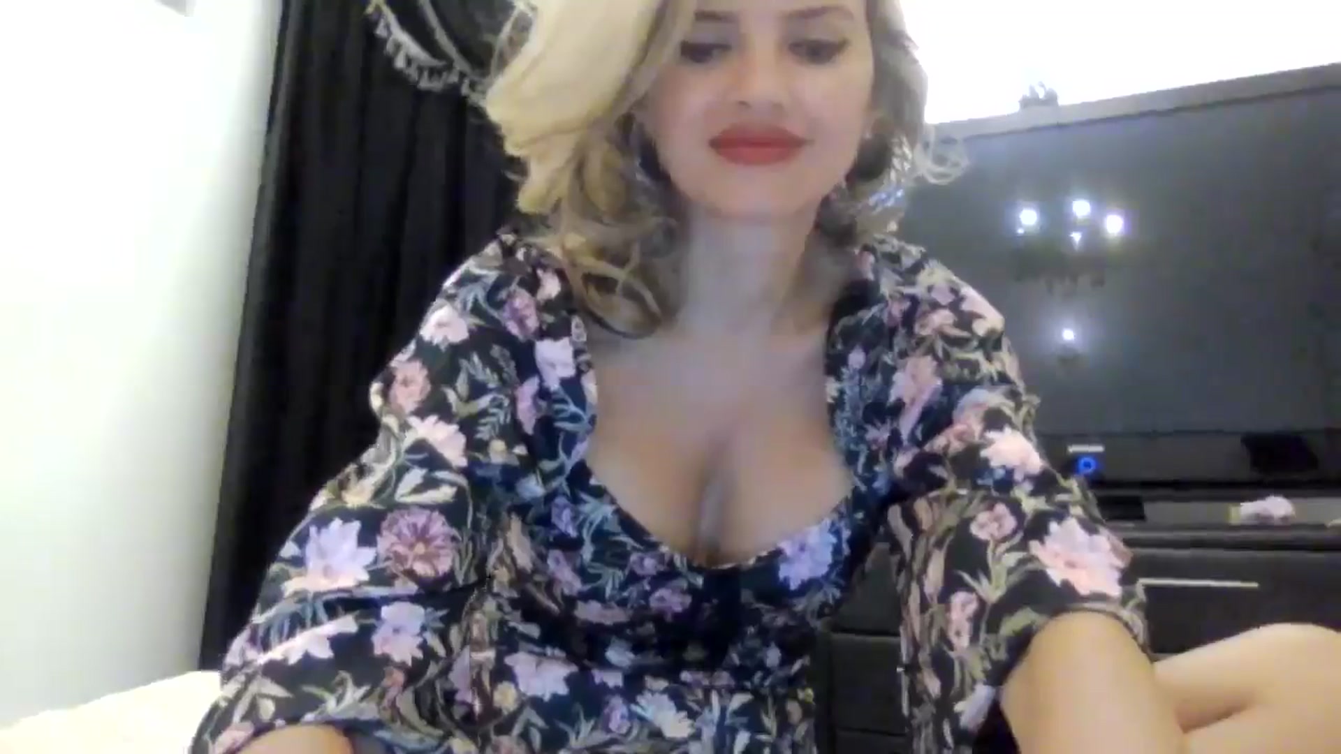 Gallery image thumbnail from Klarita_'s myfreecams stream on, 05/05/2025, 20:44 image 15 of 20