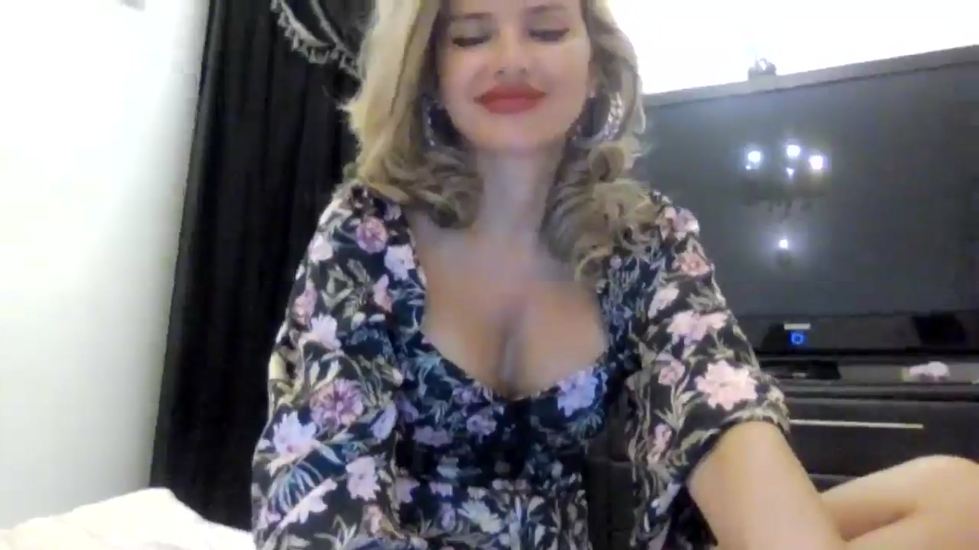 Gallery image thumbnail from Klarita_'s myfreecams stream on, 05/05/2025, 20:44 image 16 of 20