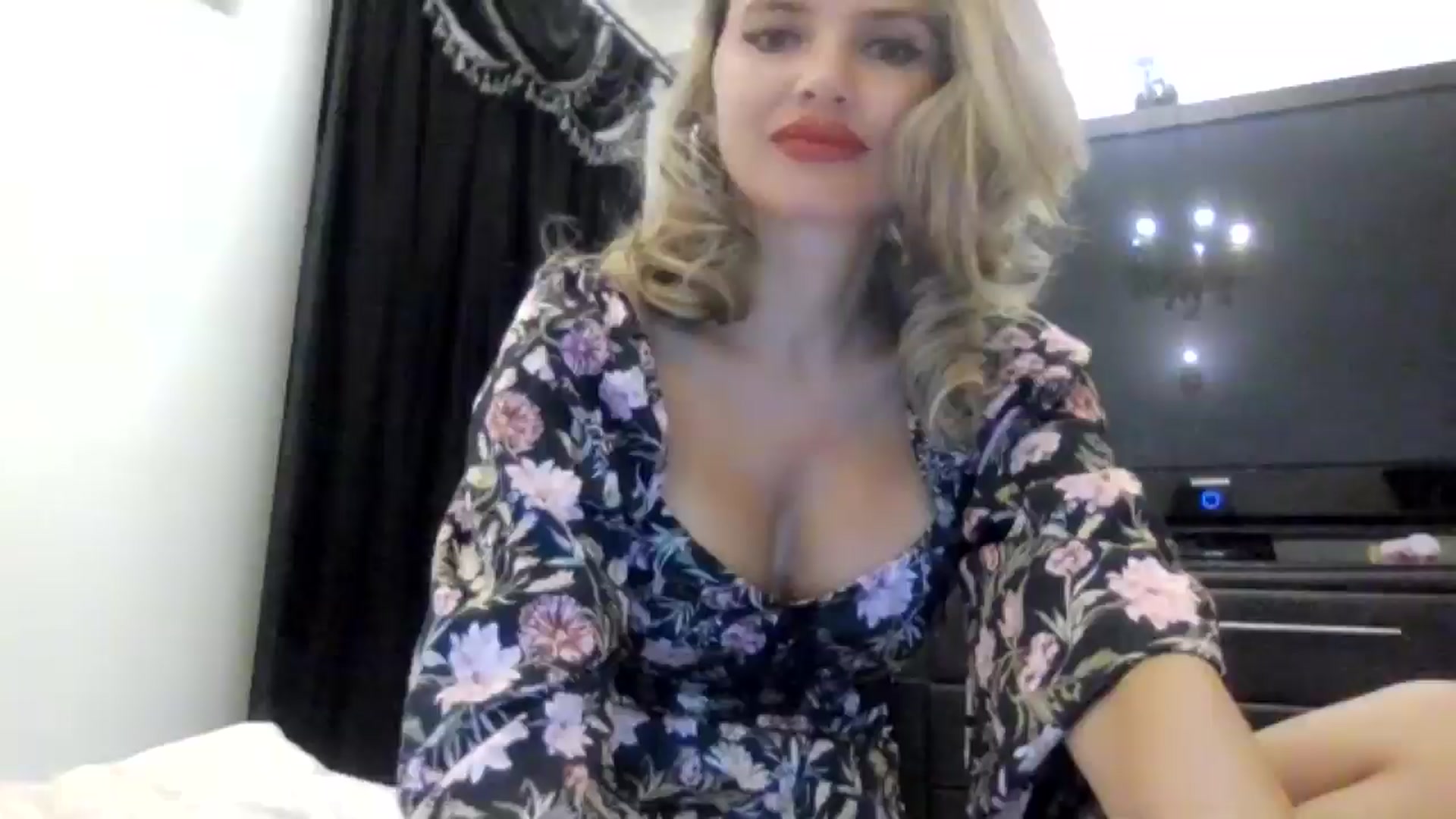 Gallery image thumbnail from Klarita_'s myfreecams stream on, 05/05/2025, 20:44 image 18 of 20