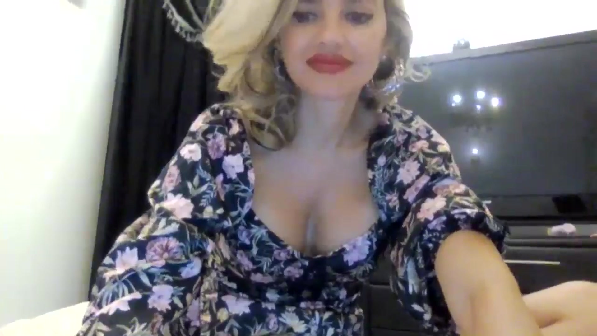 Gallery image thumbnail from Klarita_'s myfreecams stream on, 05/05/2025, 20:44 image 13 of 20