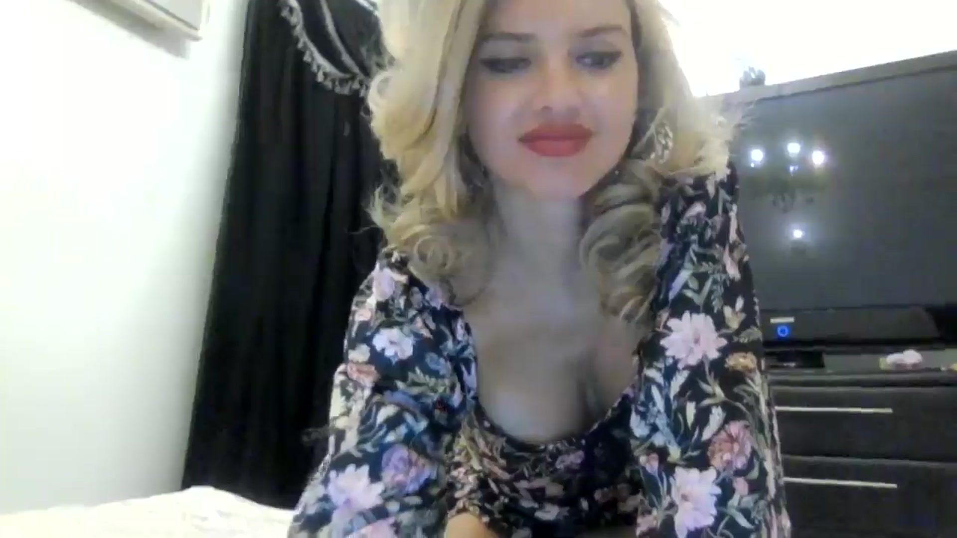 Gallery image thumbnail from Klarita_'s myfreecams stream on, 05/05/2025, 22:39 image 12 of 20