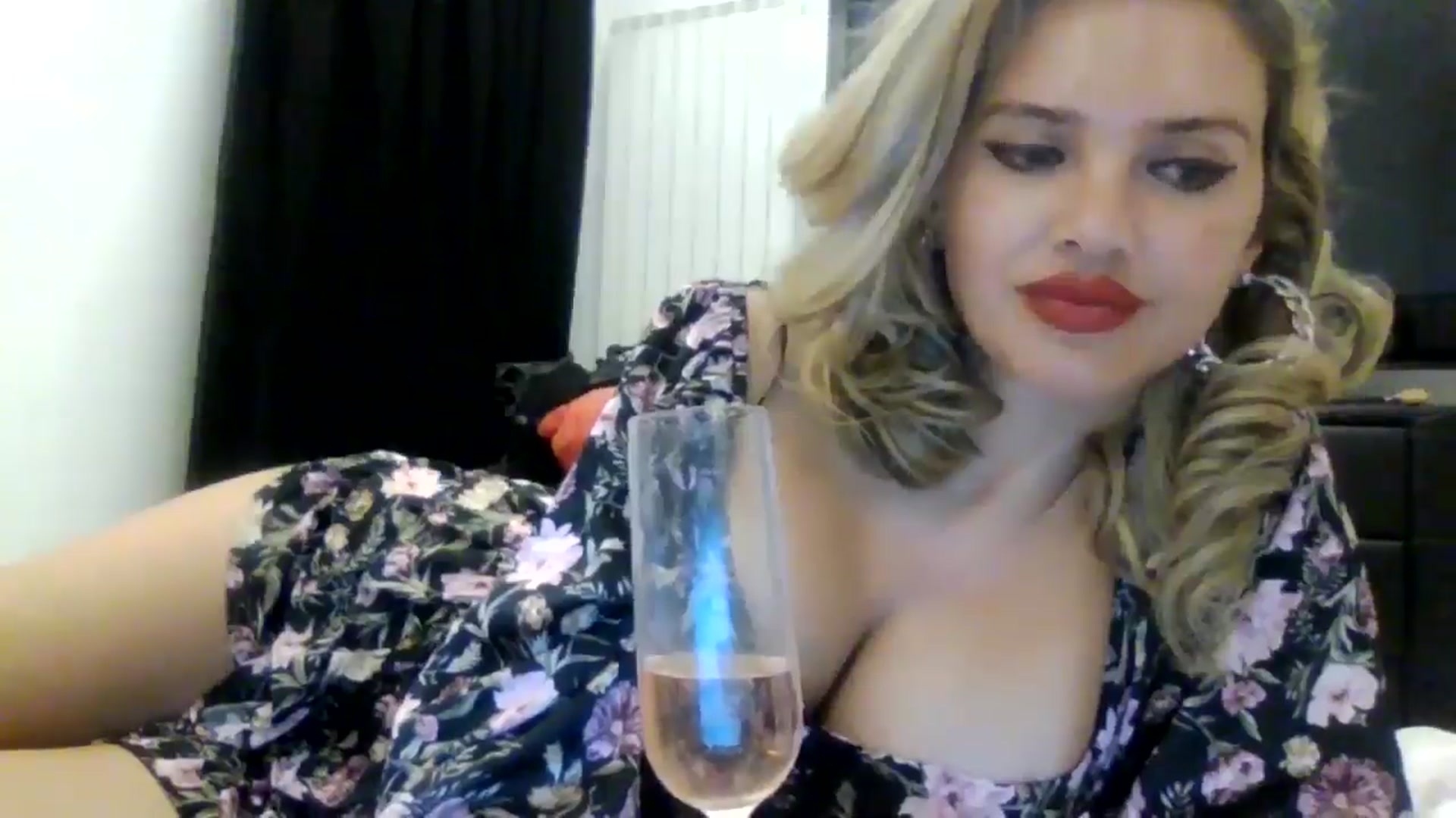 Gallery image thumbnail from Klarita_'s myfreecams stream on, 05/05/2025, 22:39 image 5 of 20