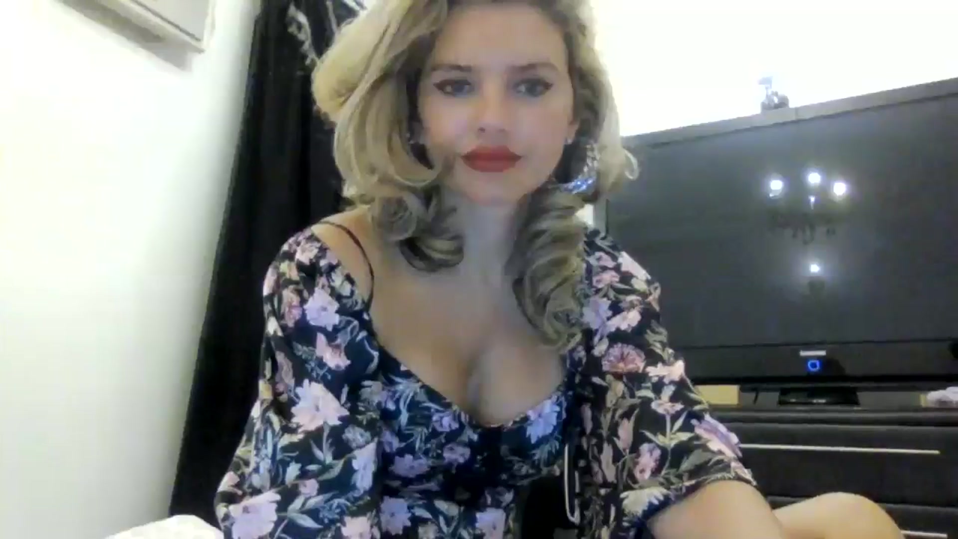 Gallery image thumbnail from Klarita_'s myfreecams stream on, 05/05/2025, 22:39 image 4 of 20