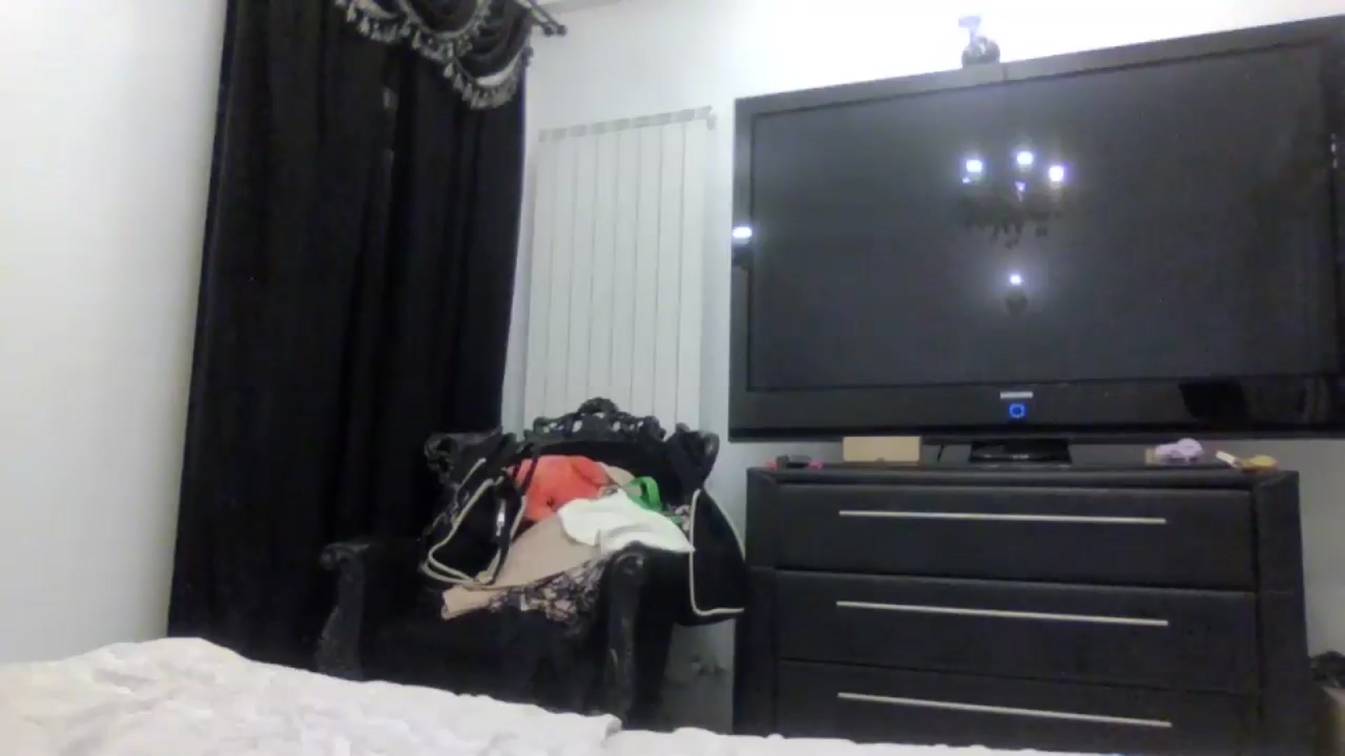 Gallery image thumbnail from Klarita_'s myfreecams stream on, 05/06/2025, 21:23 image 16 of 20