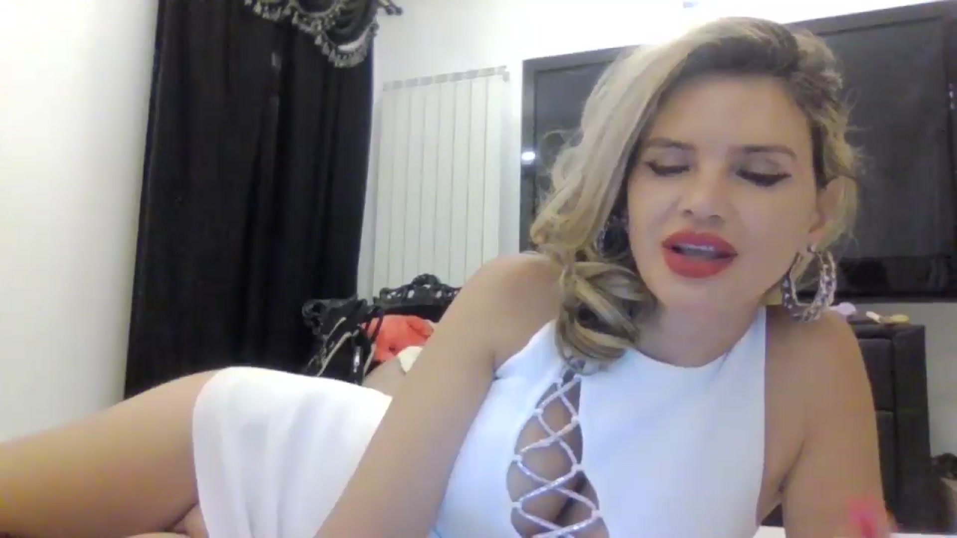 Gallery image thumbnail from Klarita_'s myfreecams stream on, 05/06/2025, 21:23 image 11 of 20