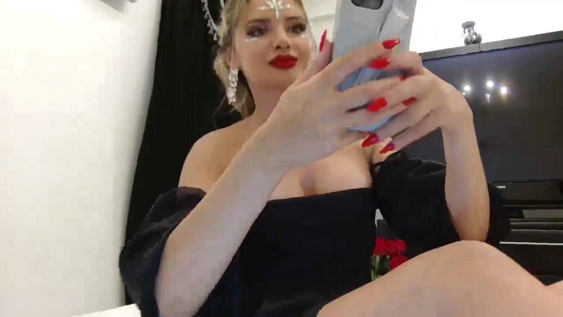 Gallery image thumbnail from Klarita_'s myfreecams stream on, 05/10/2025, 21:01 image 4 of 20