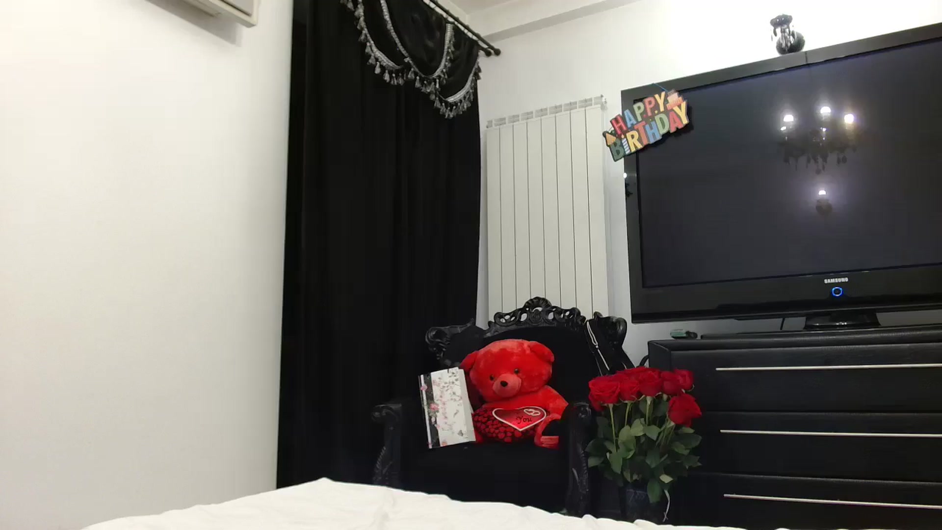 Gallery image thumbnail from Klarita_'s myfreecams stream on, 05/10/2025, 21:01 image 15 of 20