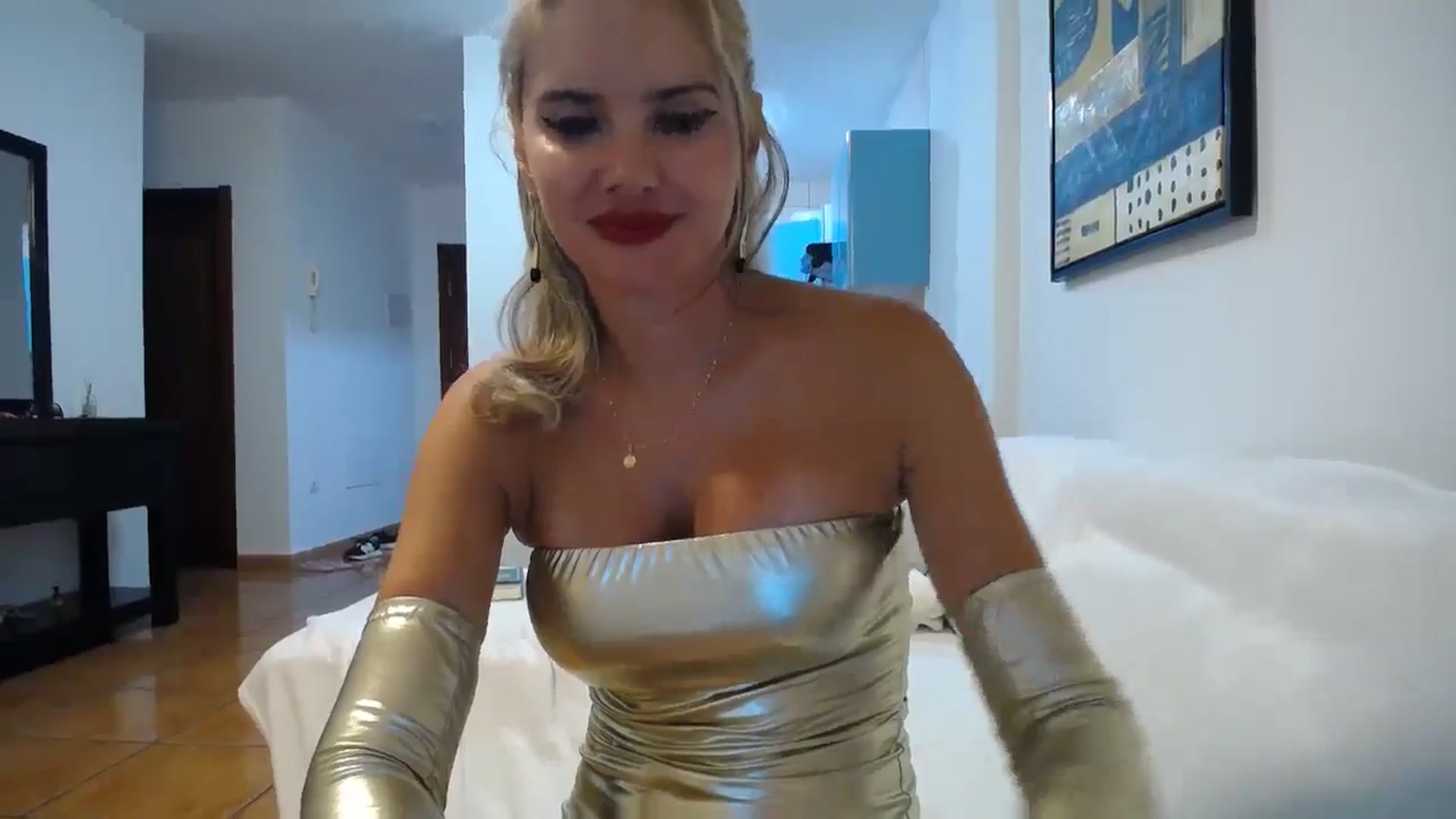 Gallery image thumbnail from Klarita_'s myfreecams stream on, 05/27/2025, 21:30 image 19 of 20