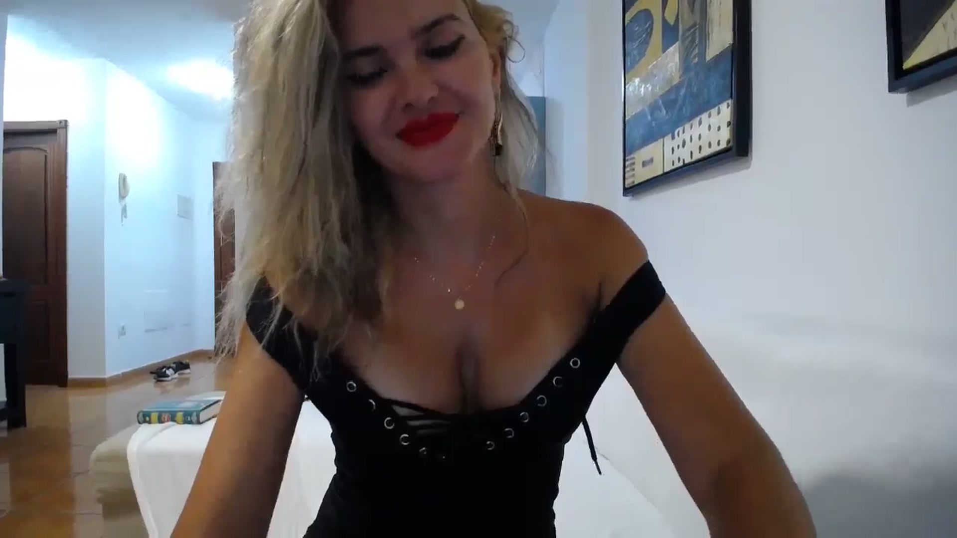Gallery image thumbnail from Klarita_'s myfreecams stream on, 05/28/2025, 21:41 image 11 of 20