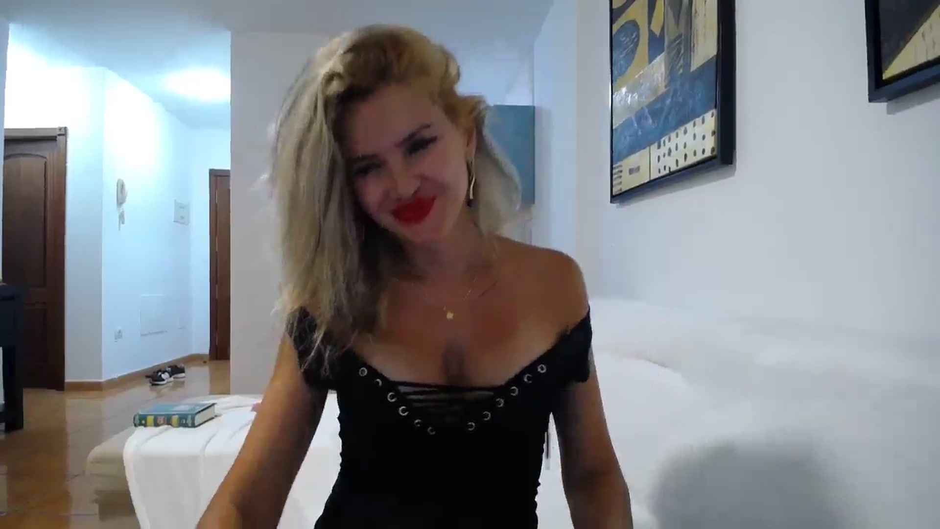 Gallery image thumbnail from Klarita_'s myfreecams stream on, 05/28/2025, 21:41 image 12 of 20