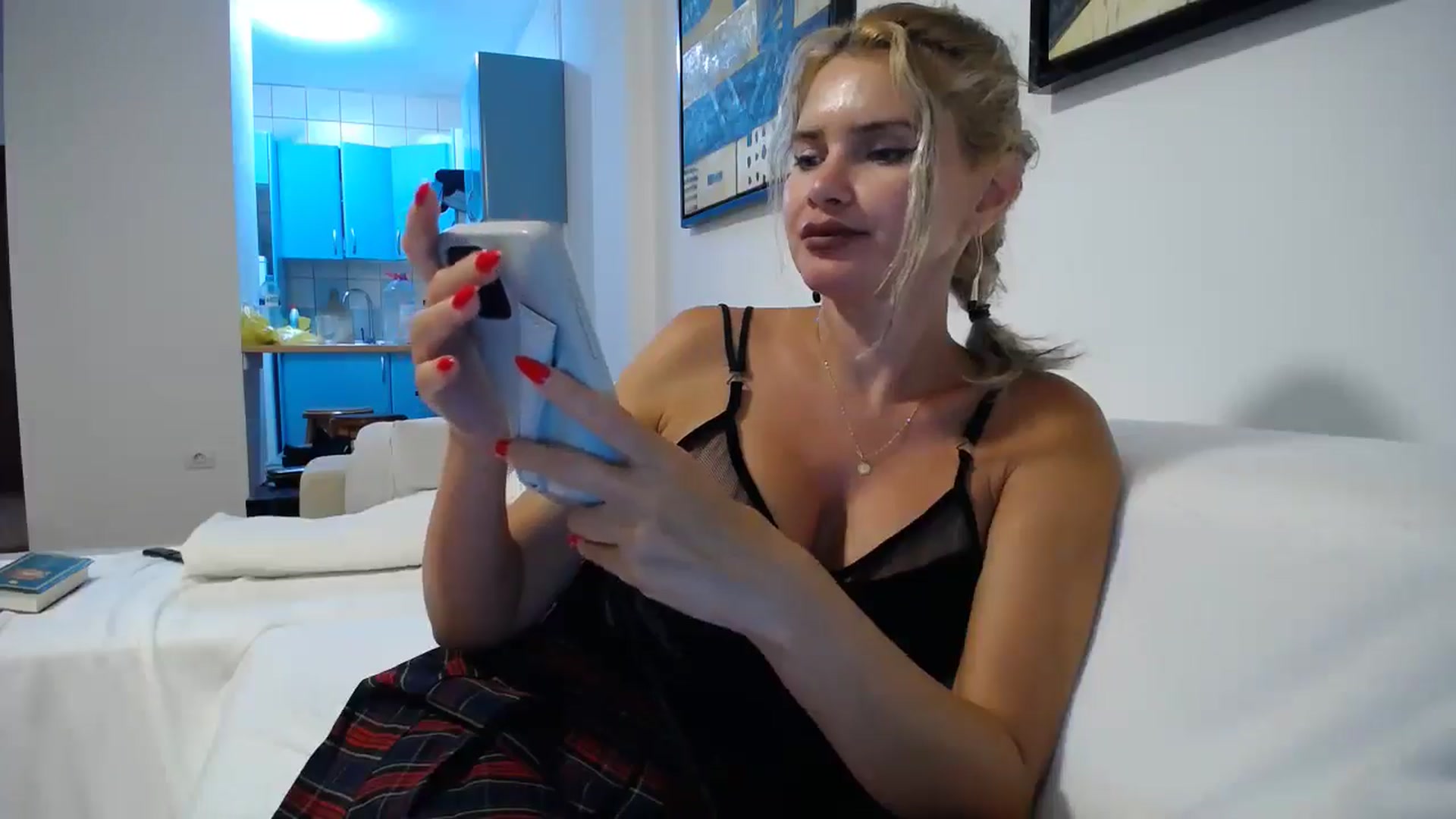 Gallery image thumbnail from Klarita_'s myfreecams stream on, 05/31/2025, 22:13 image 5 of 20