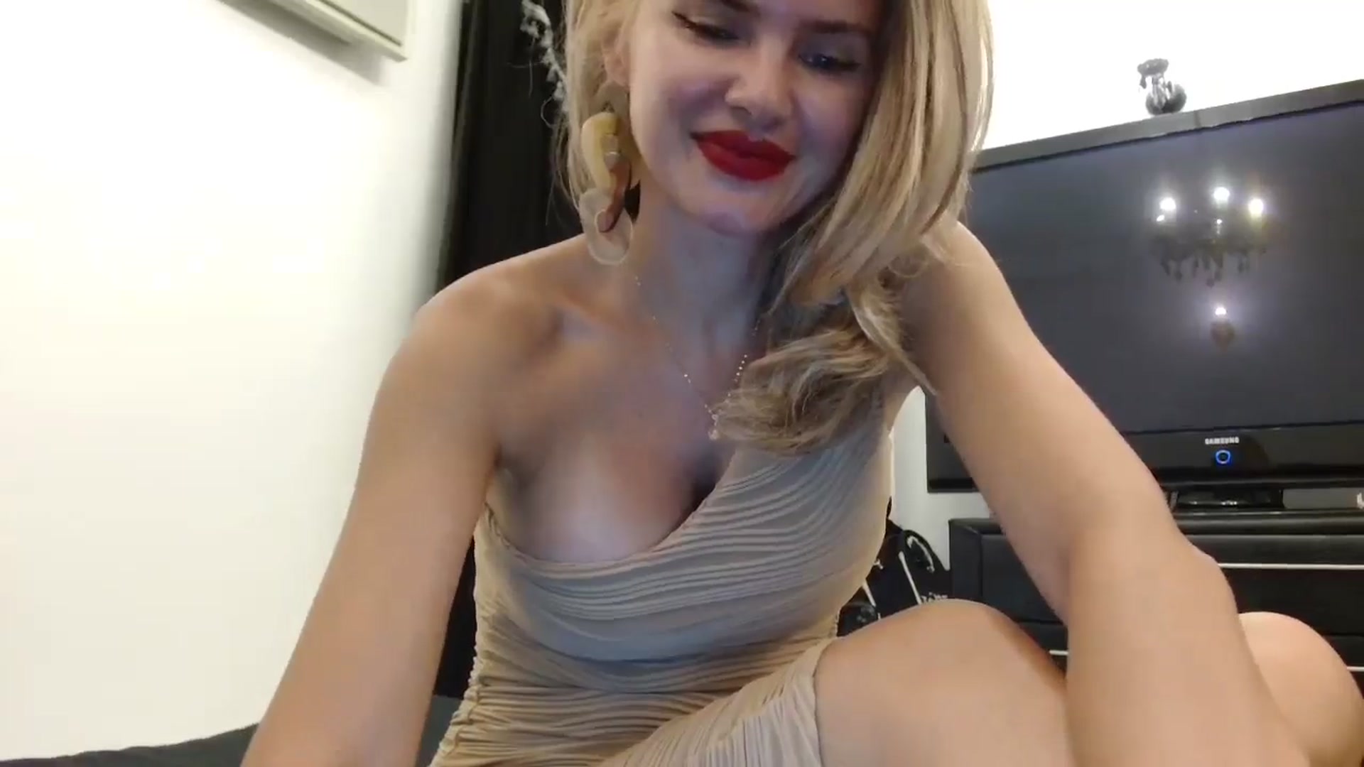 Gallery image thumbnail from Klarita_'s myfreecams stream on, 06/06/2025, 21:46 image 2 of 20